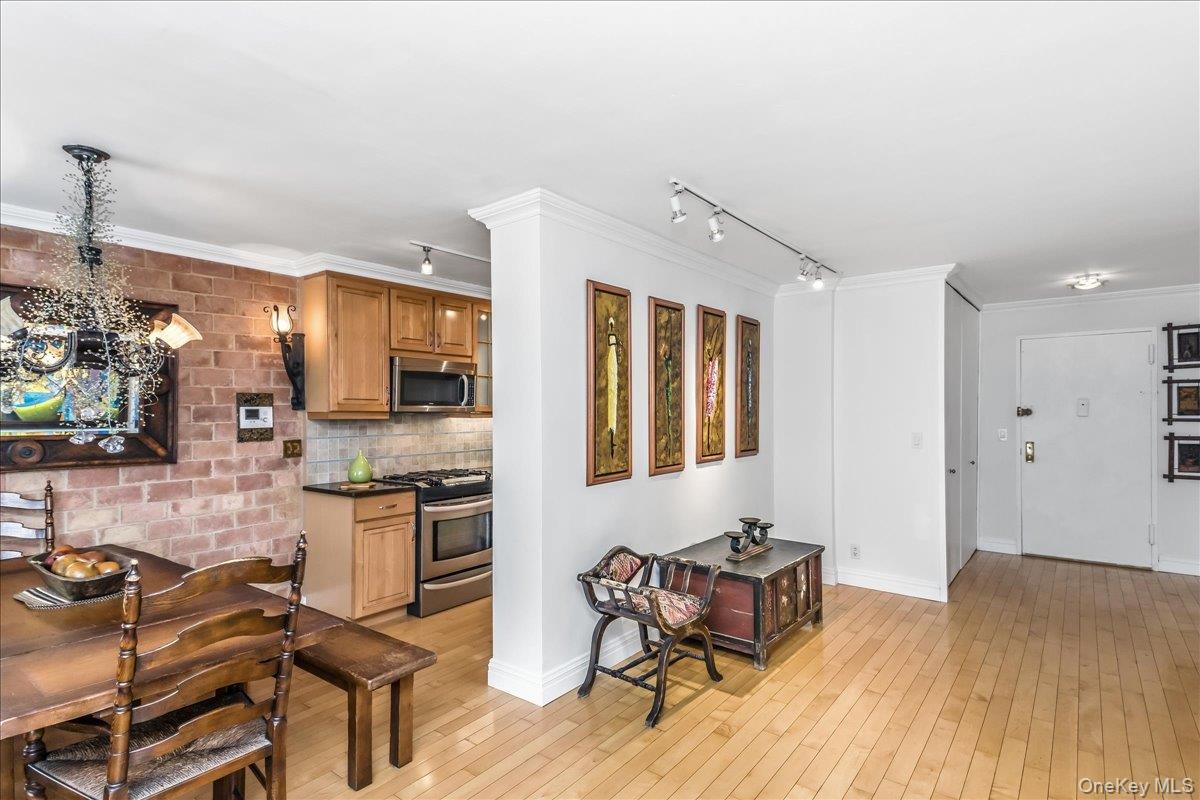 3965 52nd St Apt 8k Property Photo 9