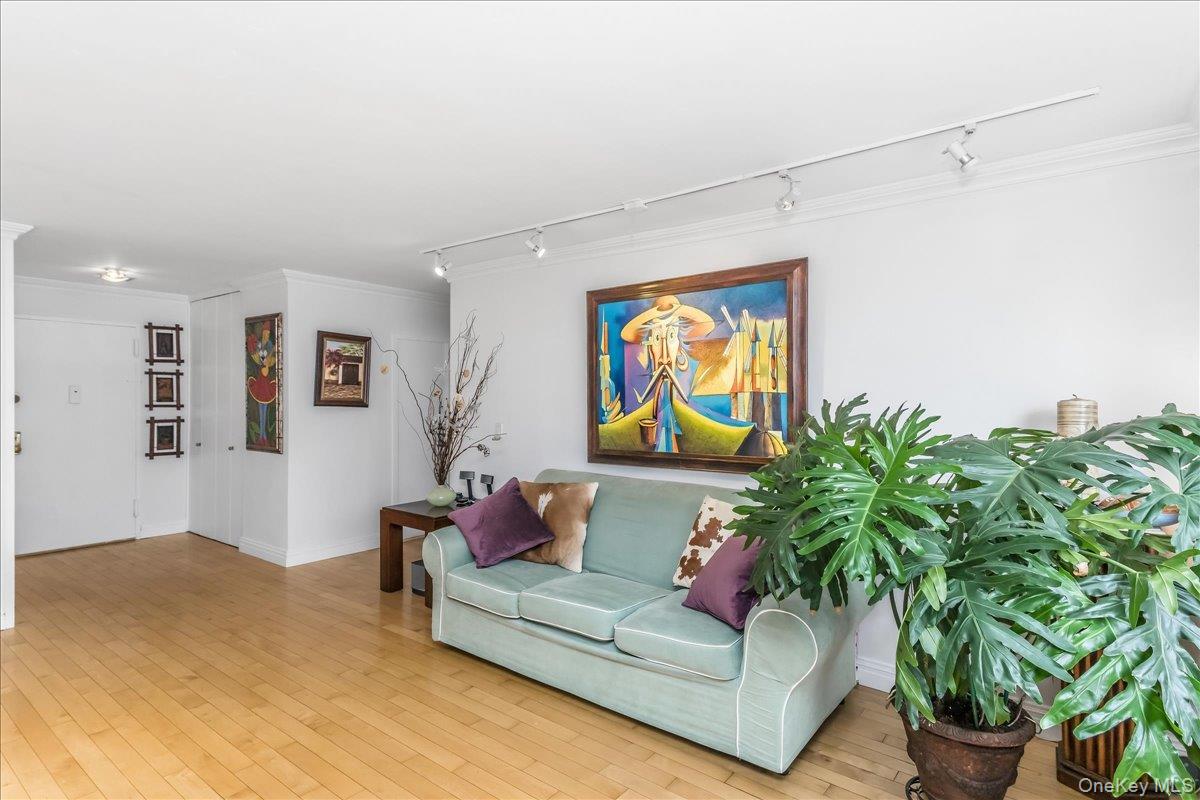 3965 52nd St Apt 8k Property Photo 10