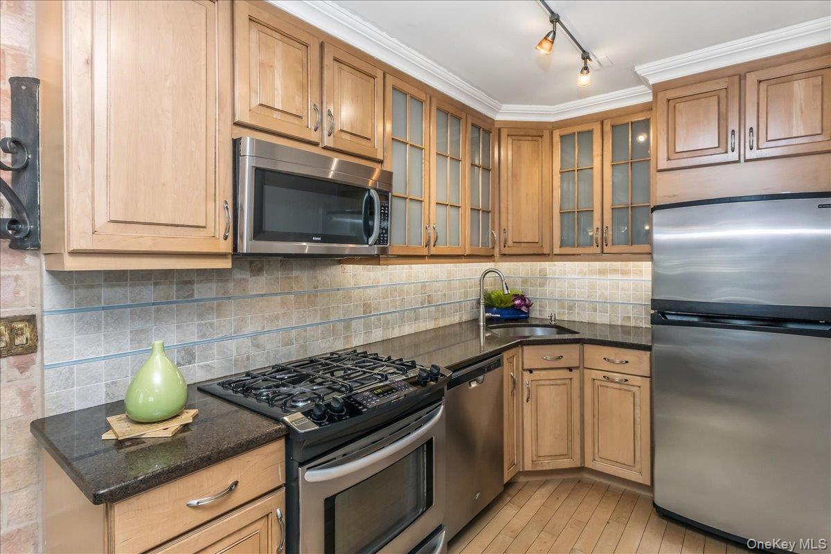3965 52nd St Apt 8k Property Photo 16