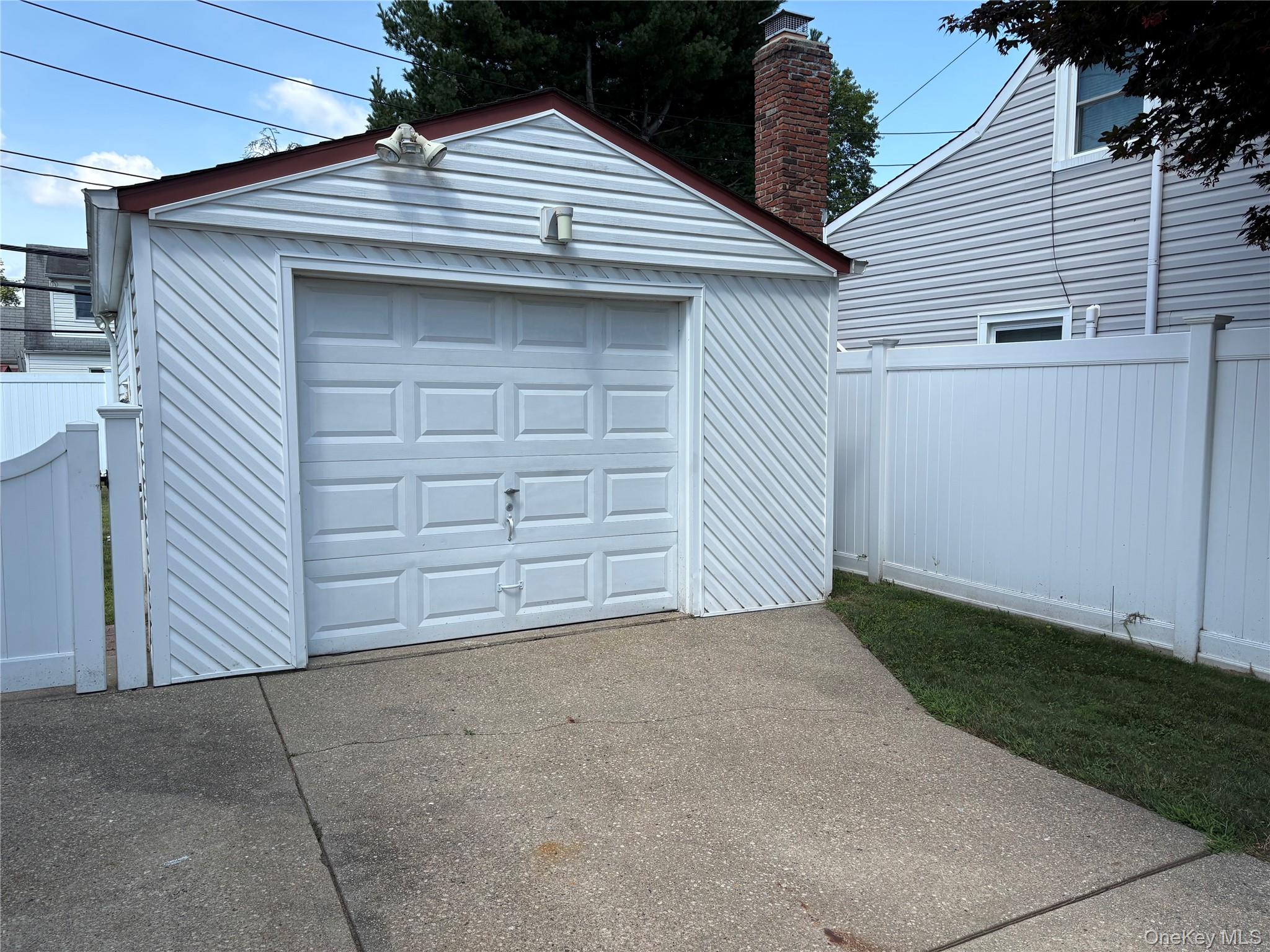 18 Heather Lane Property Photo 2