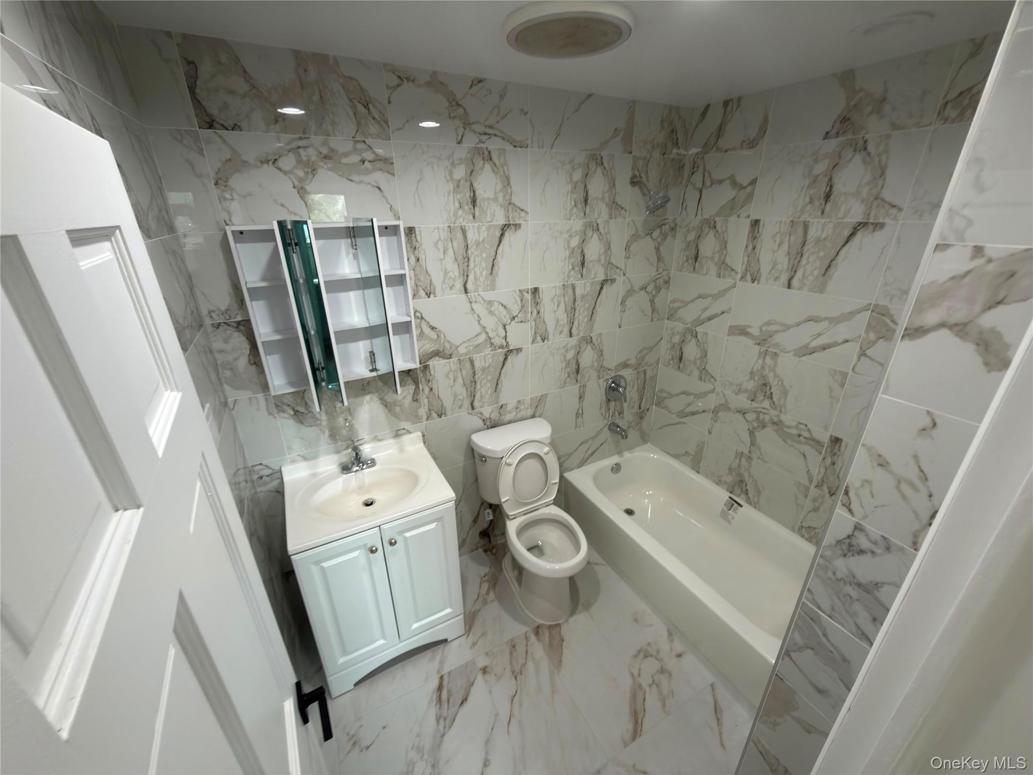 11120 14th Road Property Photo 5