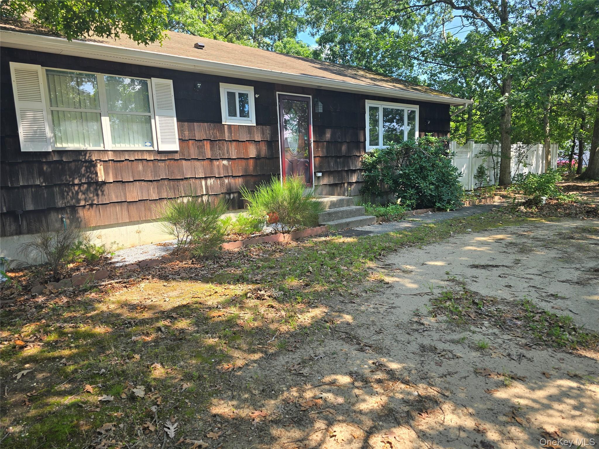 5 Gores Drive Property Photo 4