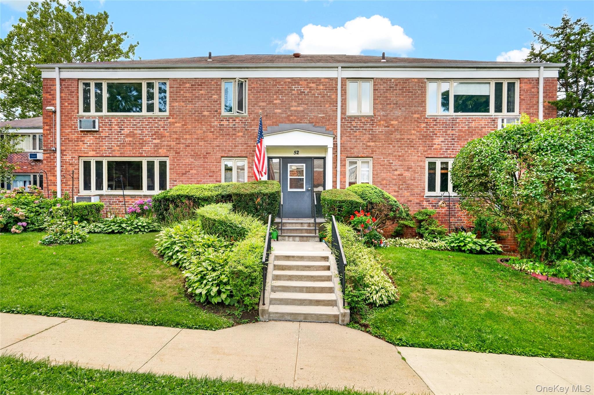 52 Lawrence Drive D Property Photo 1