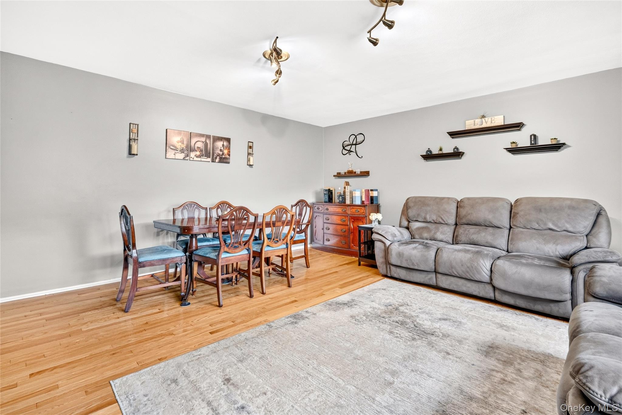 52 Lawrence Drive D Property Photo 12