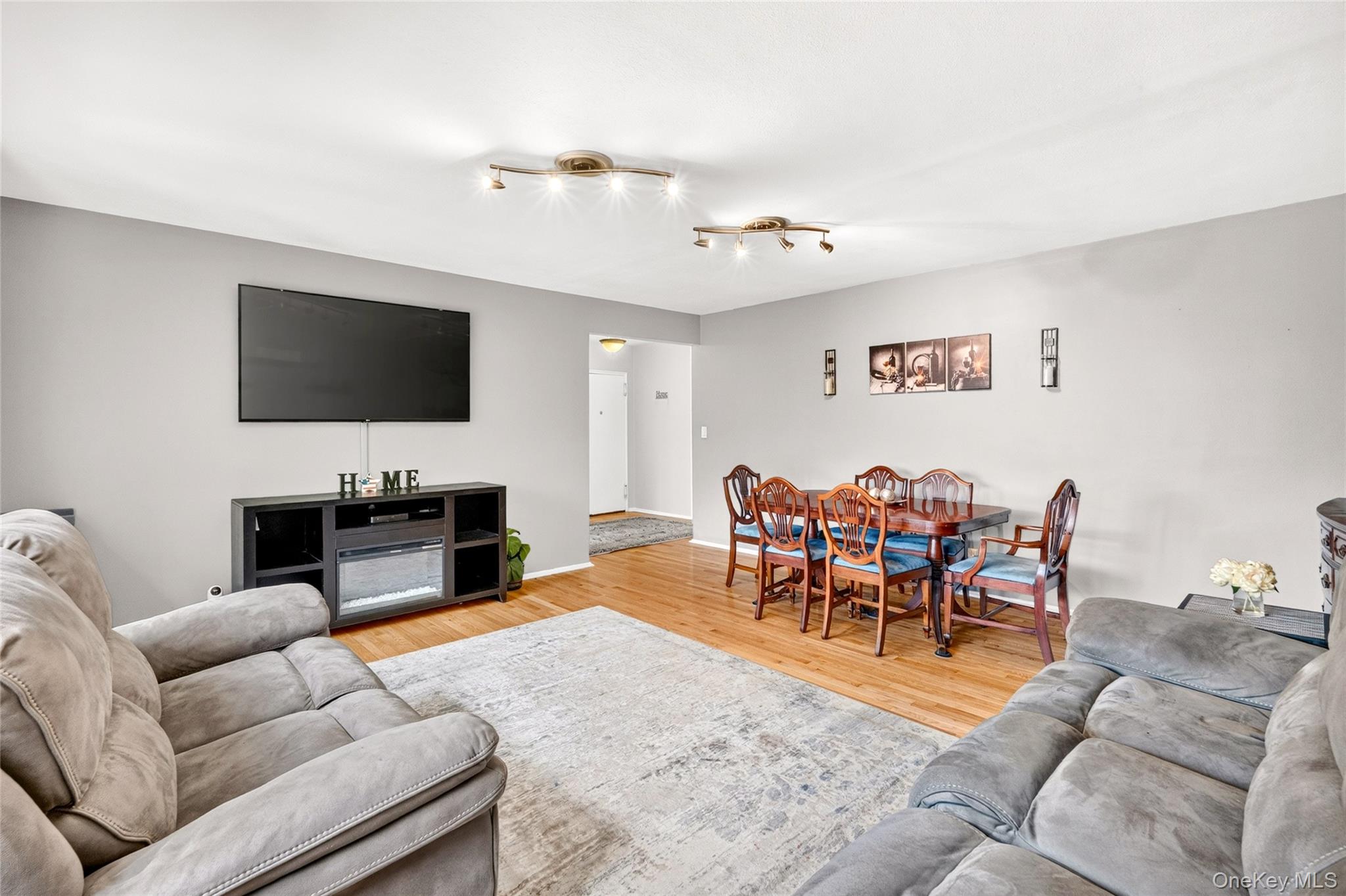 52 Lawrence Drive D Property Photo 13