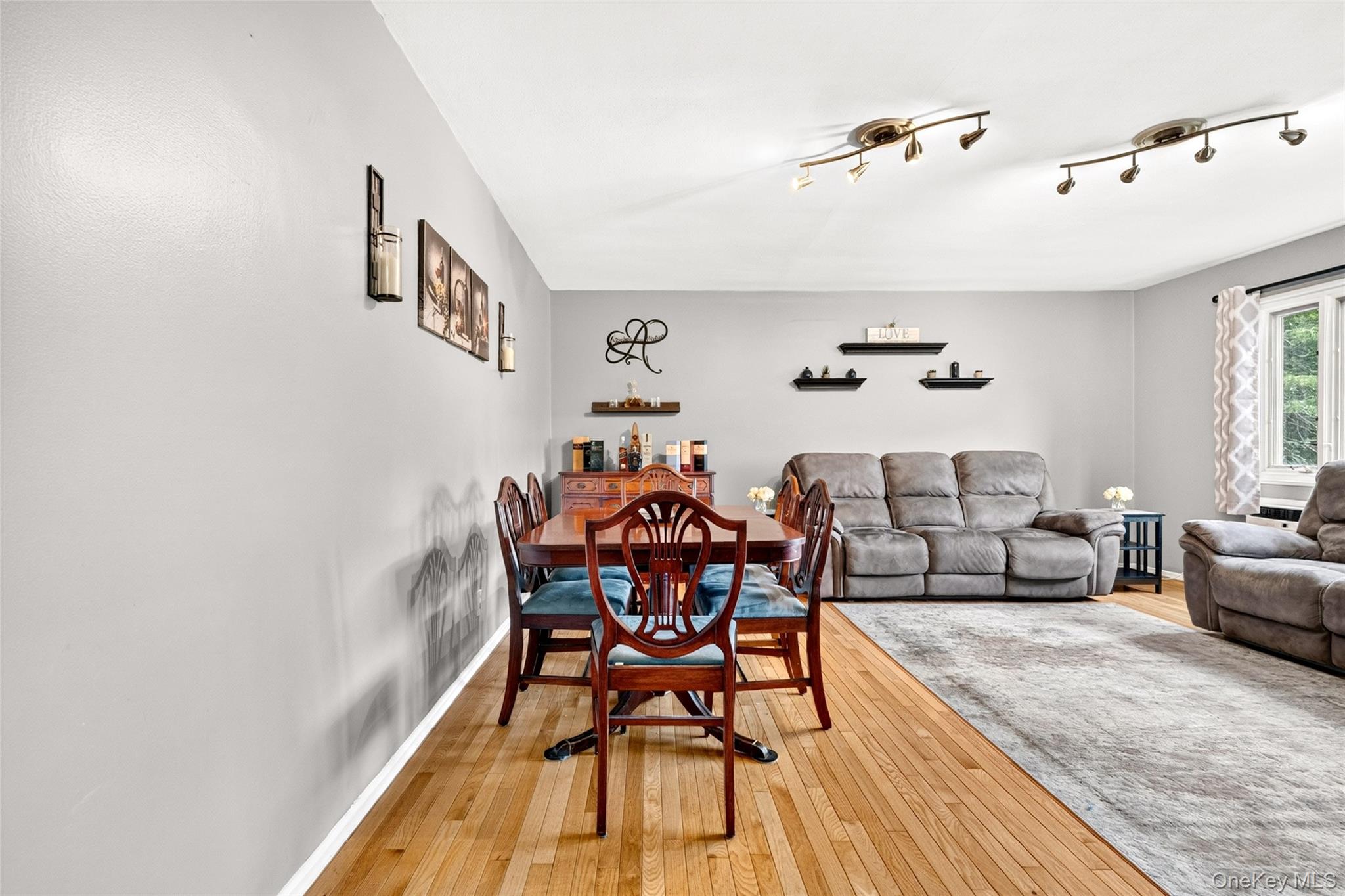 52 Lawrence Drive D Property Photo 17