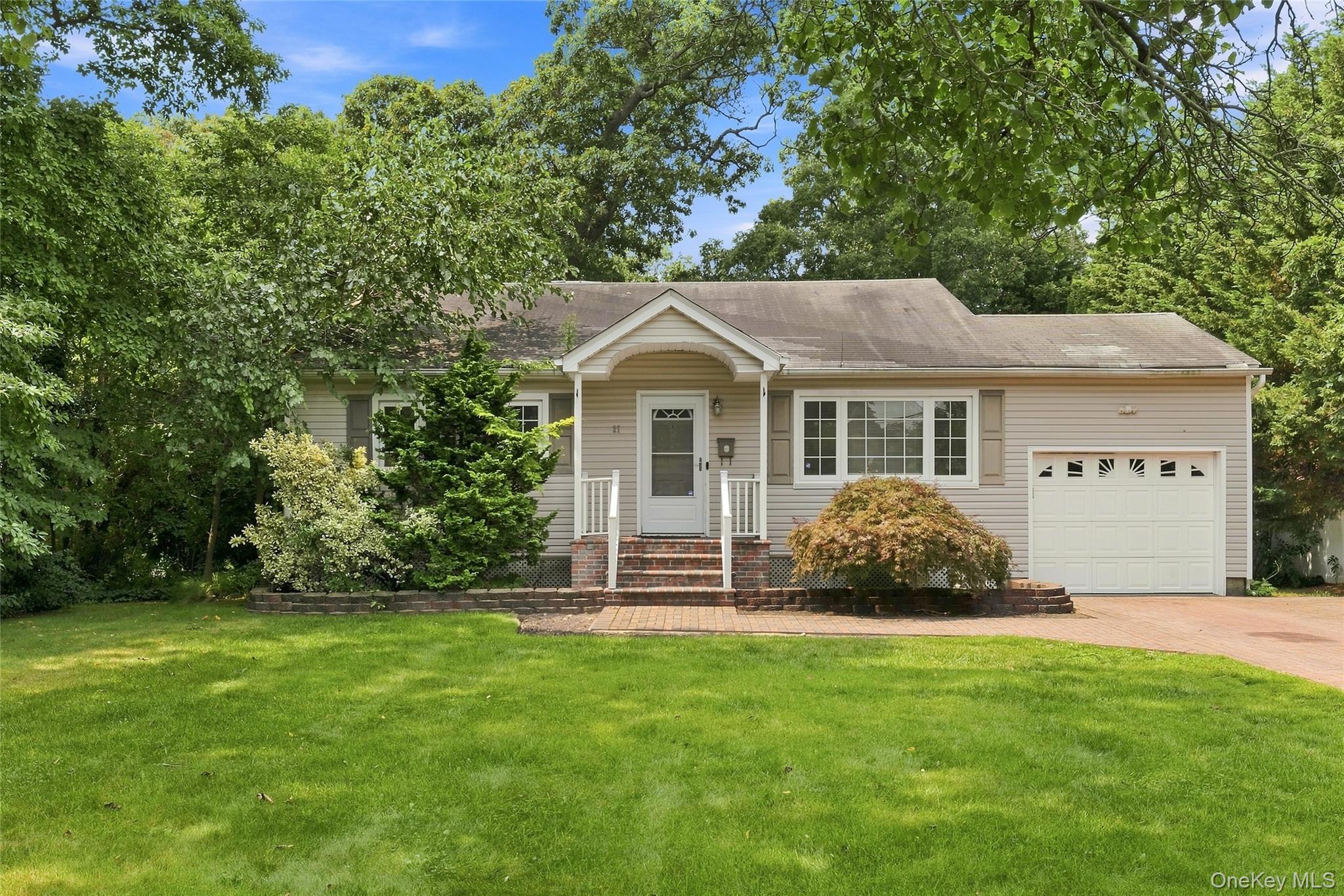 27 S Ketcham Avenue Property Photo 1