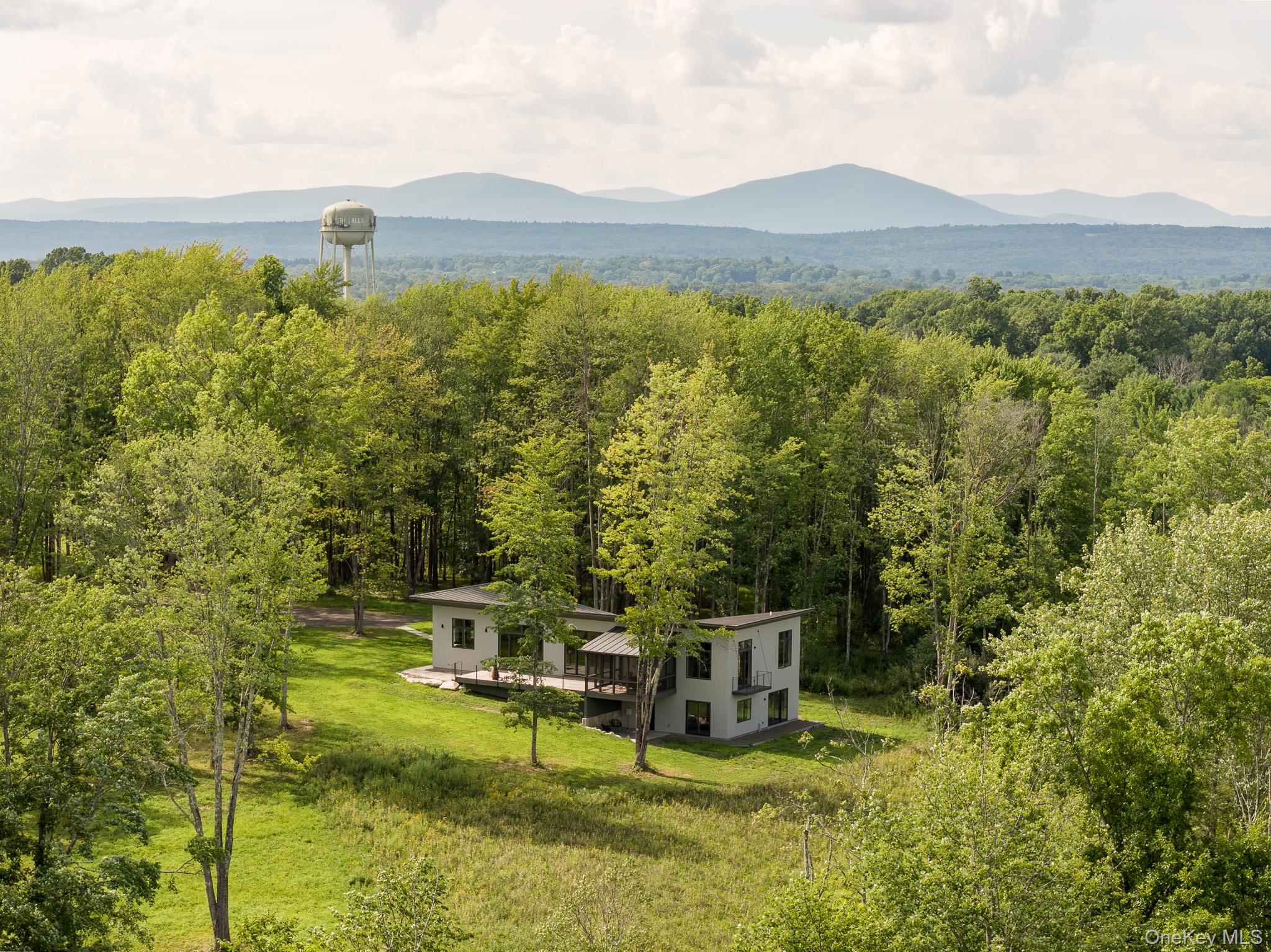 195 Mohonk Road Property Photo 2