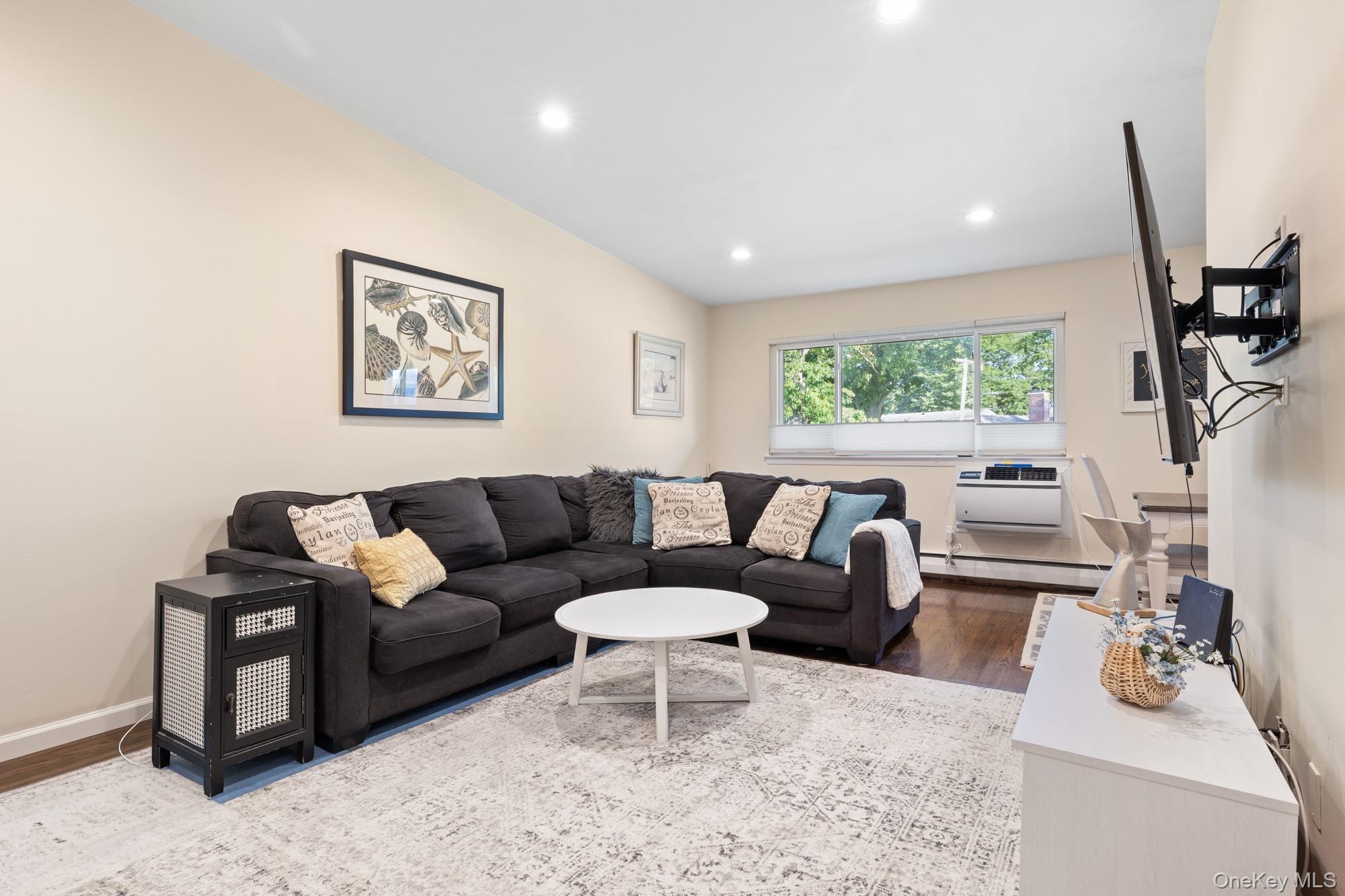 748 Deer Park Avenue 7h Property Photo 7