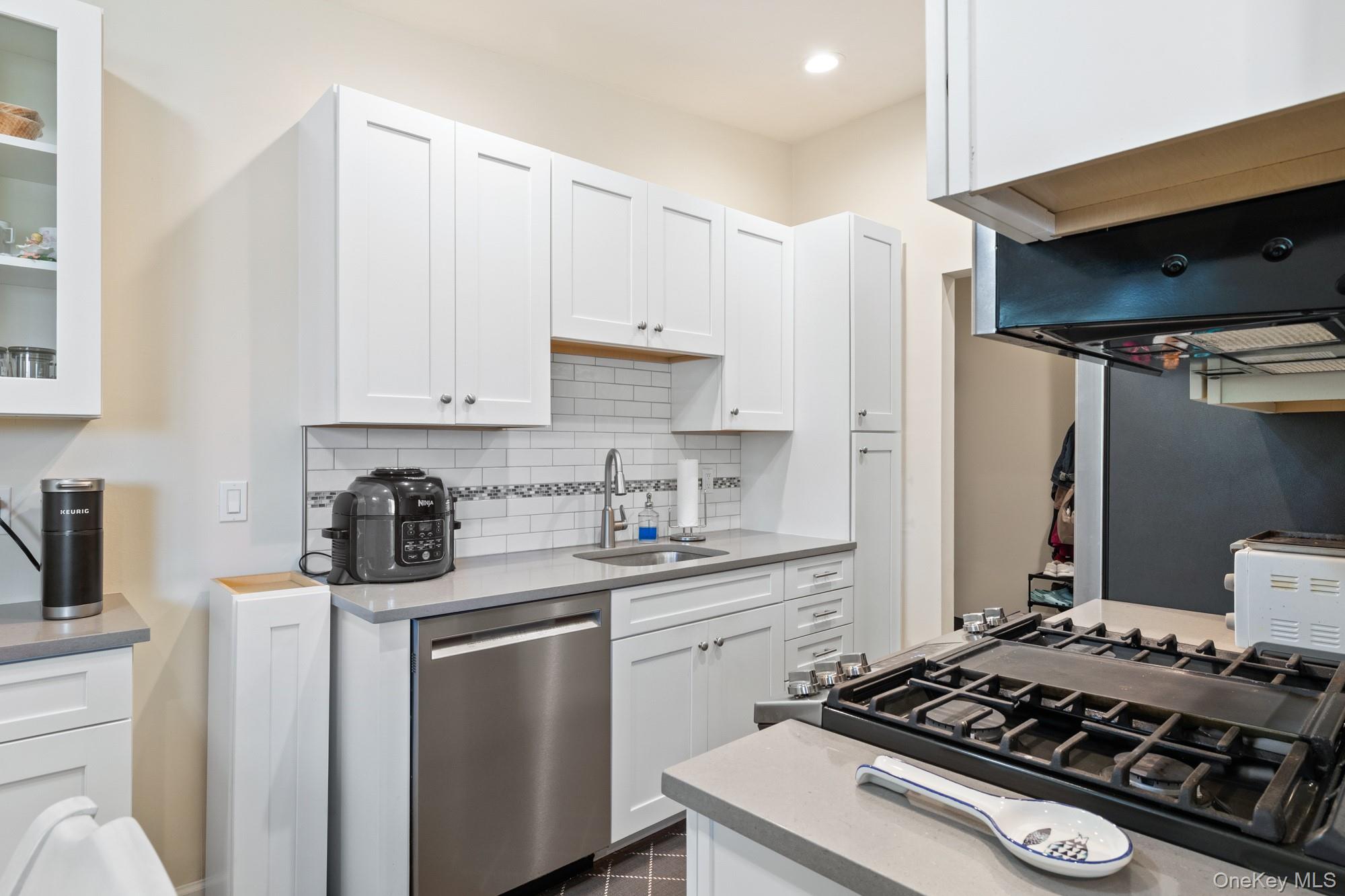 748 Deer Park Avenue 7h Property Photo 14