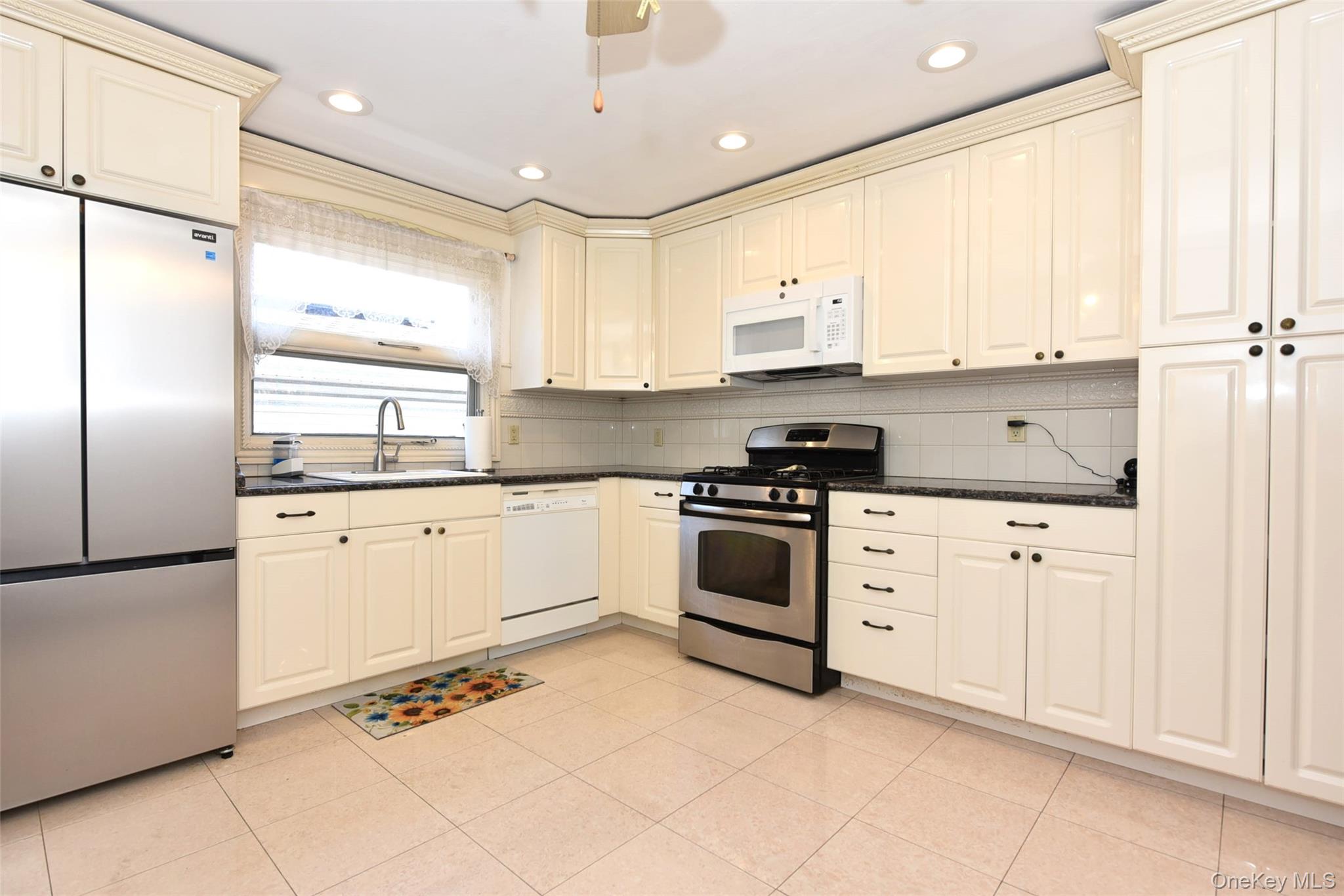 70 Grantwood Avenue Property Photo 4