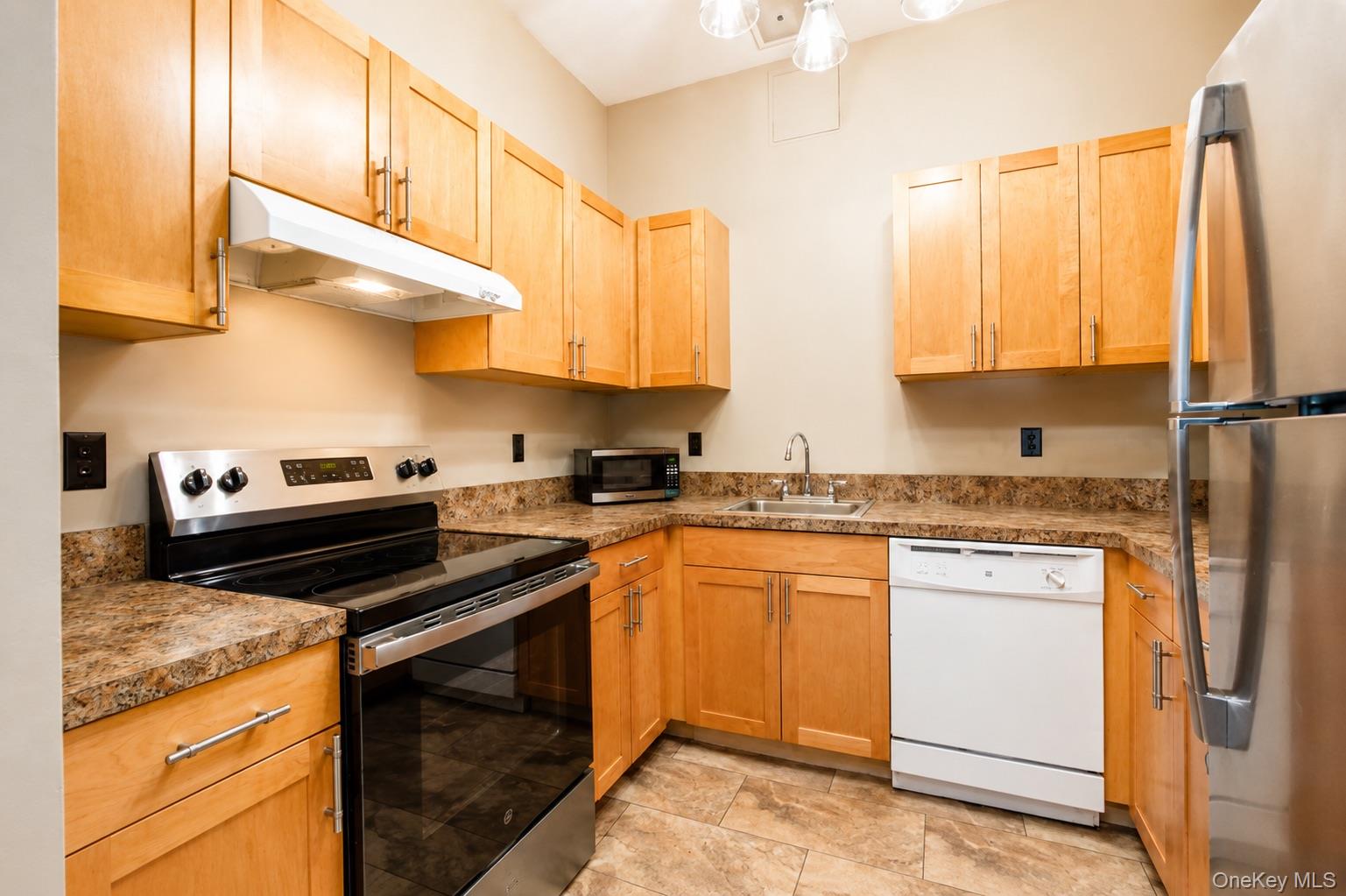 20 S Broadway 202 Property Photo 4