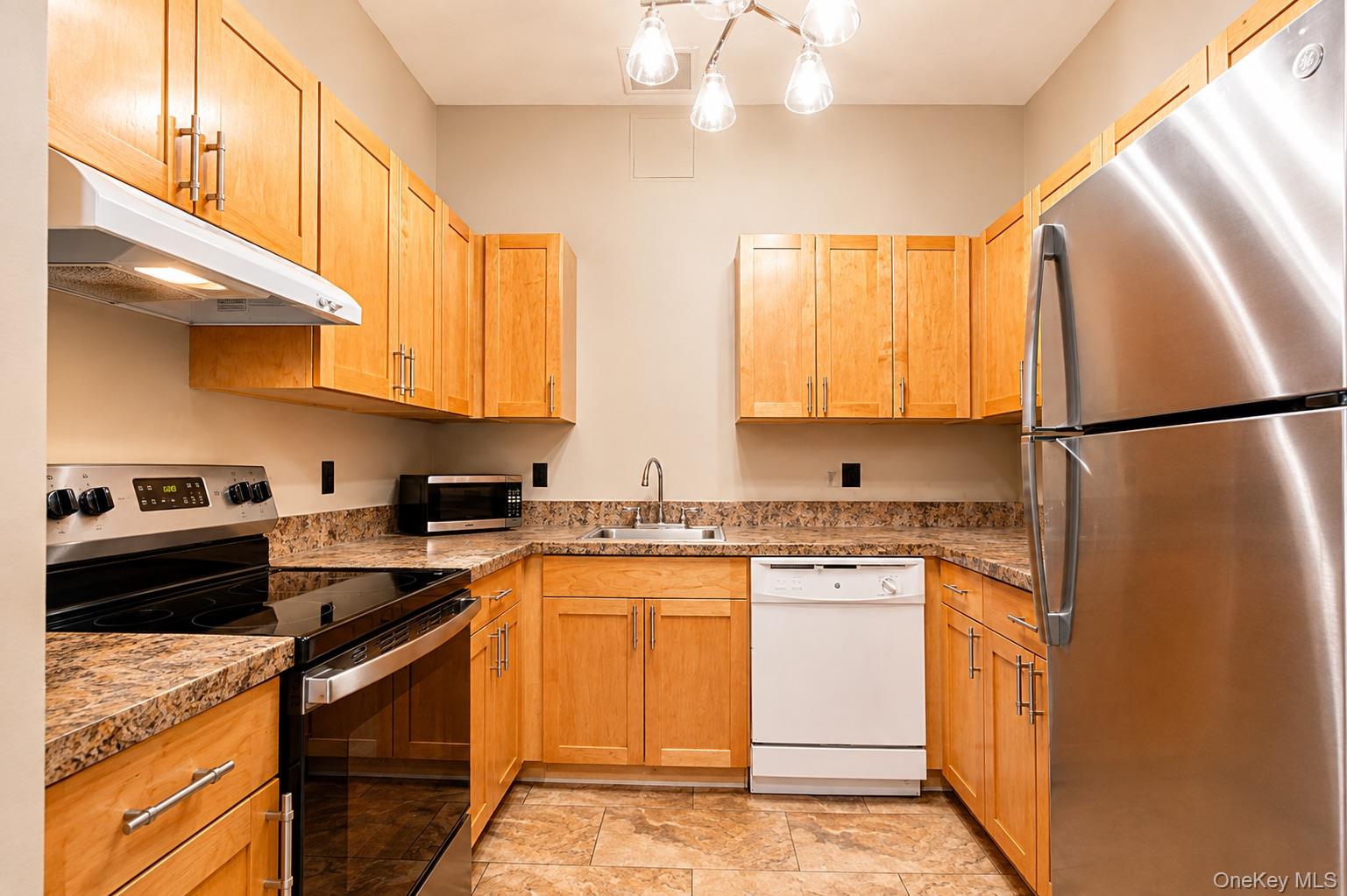 20 S Broadway 202 Property Photo 6