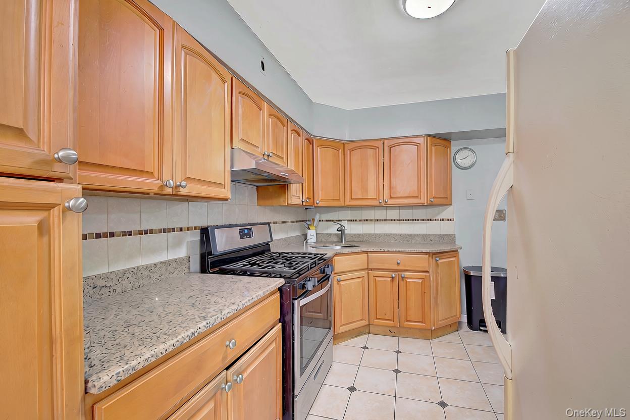 3033 72nd Street Property Photo 7