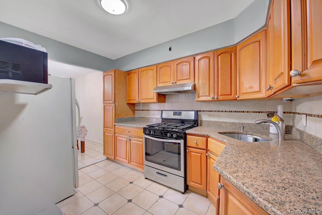 3033 72nd Street Property Photo 8