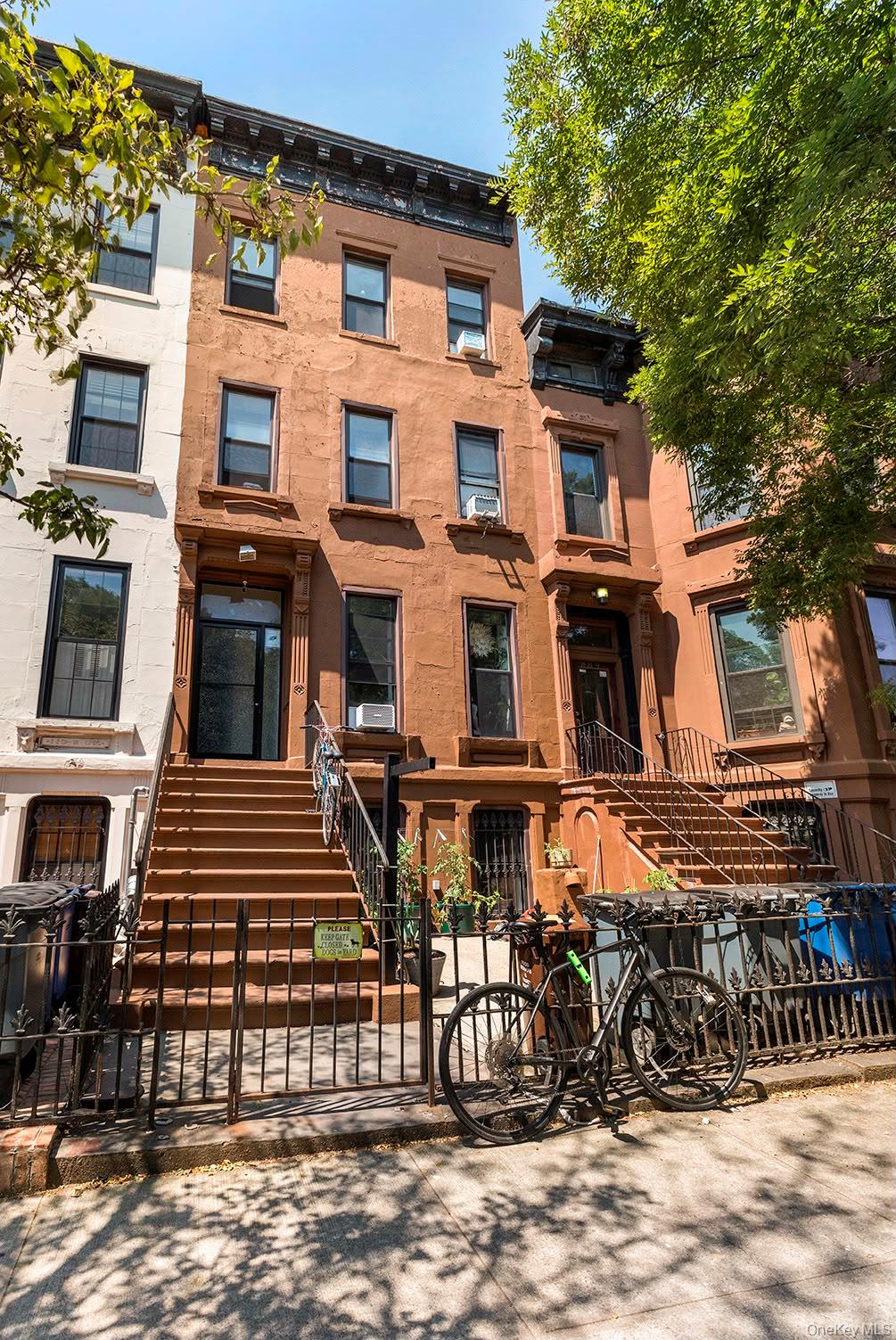 887 Lafayette Avenue Property Photo 1