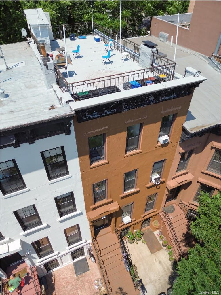 887 Lafayette Avenue Property Photo 2