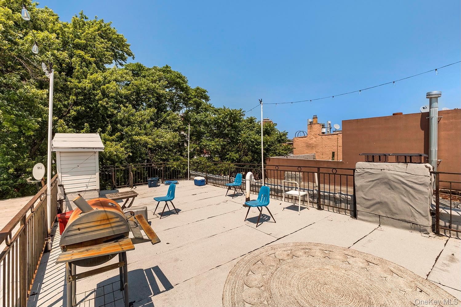 887 Lafayette Avenue Property Photo 3