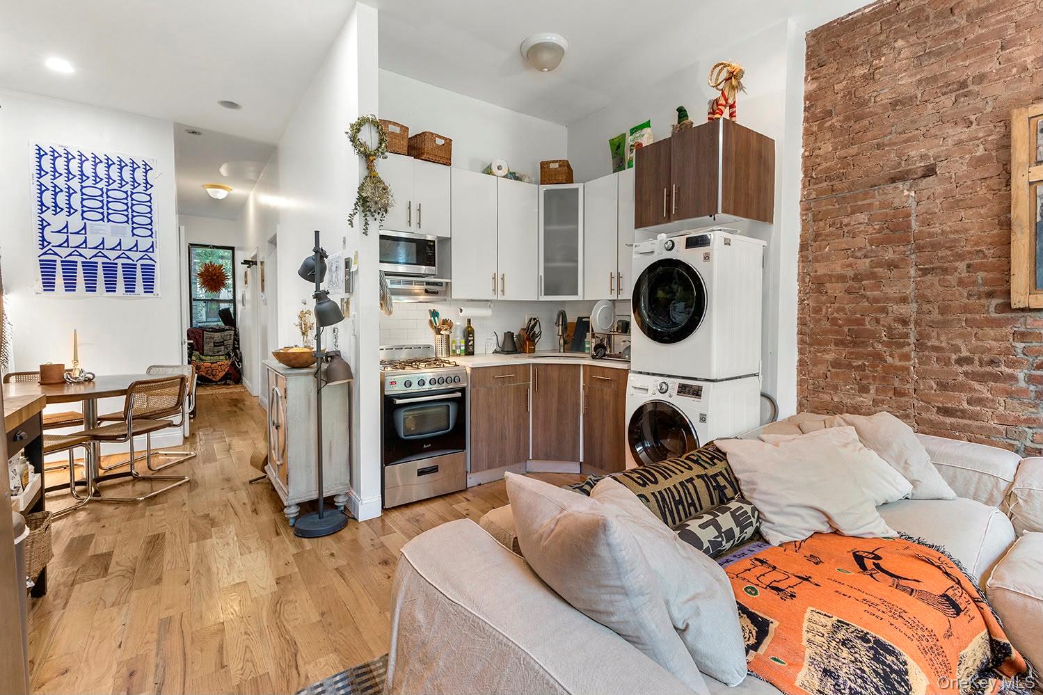 887 Lafayette Avenue Property Photo 15