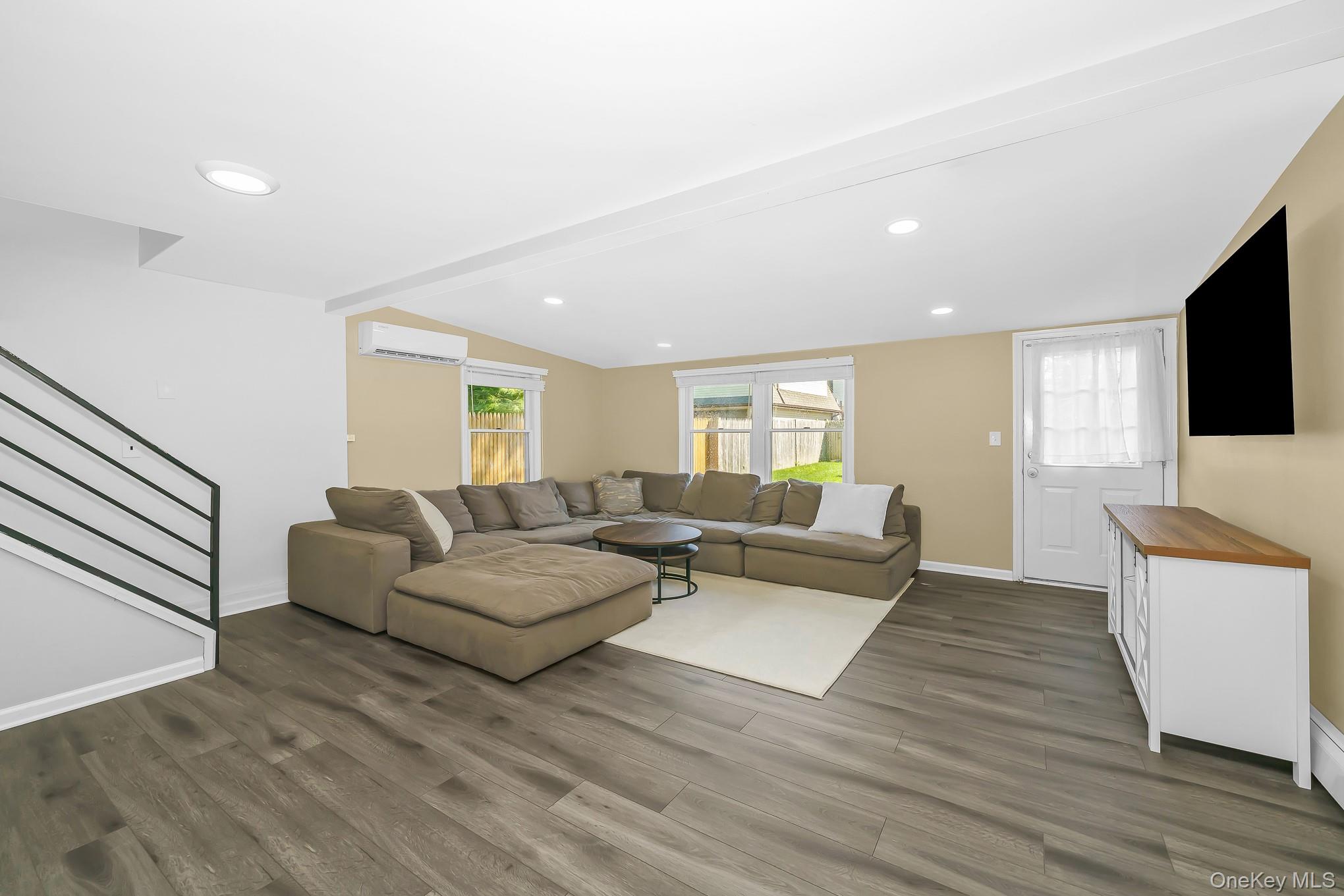 10 Hill Street Property Photo 27