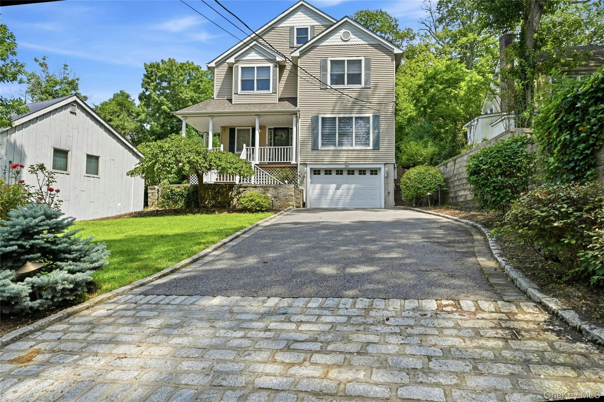 7 Cotswold Drive Property Photo 2