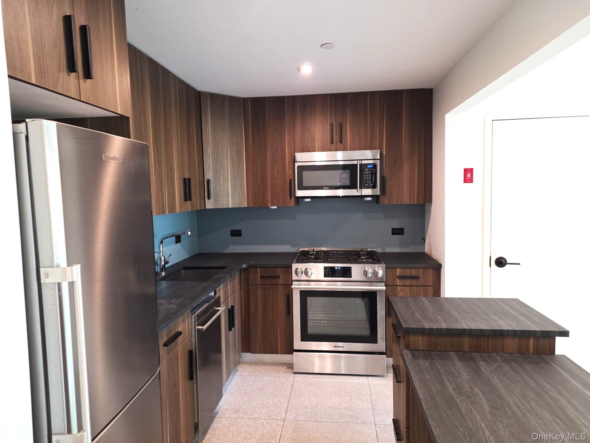 231 E 123rd Street Property Photo 4