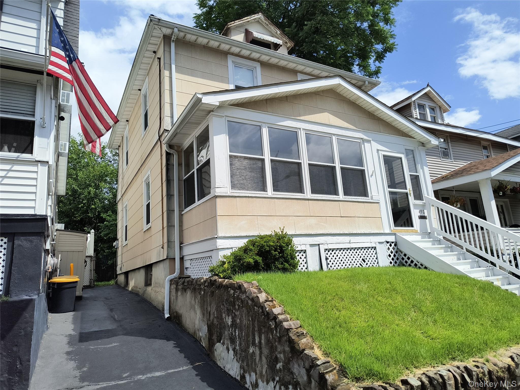 492 1st Street Property Photo 1