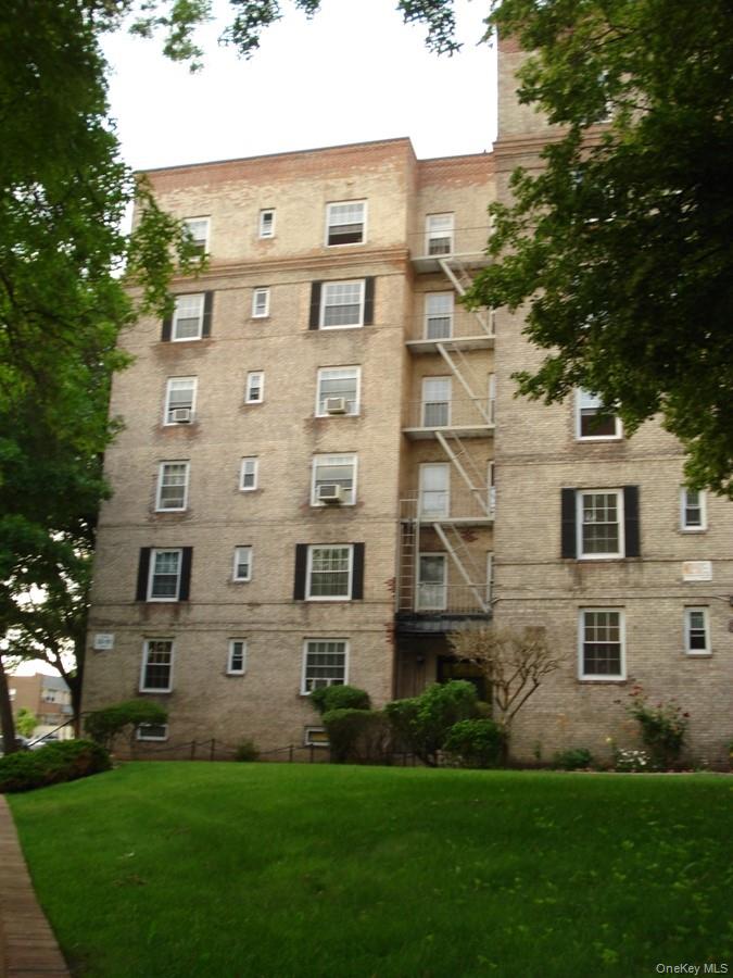 55-23 31 Avenue J3 Property Photo 1