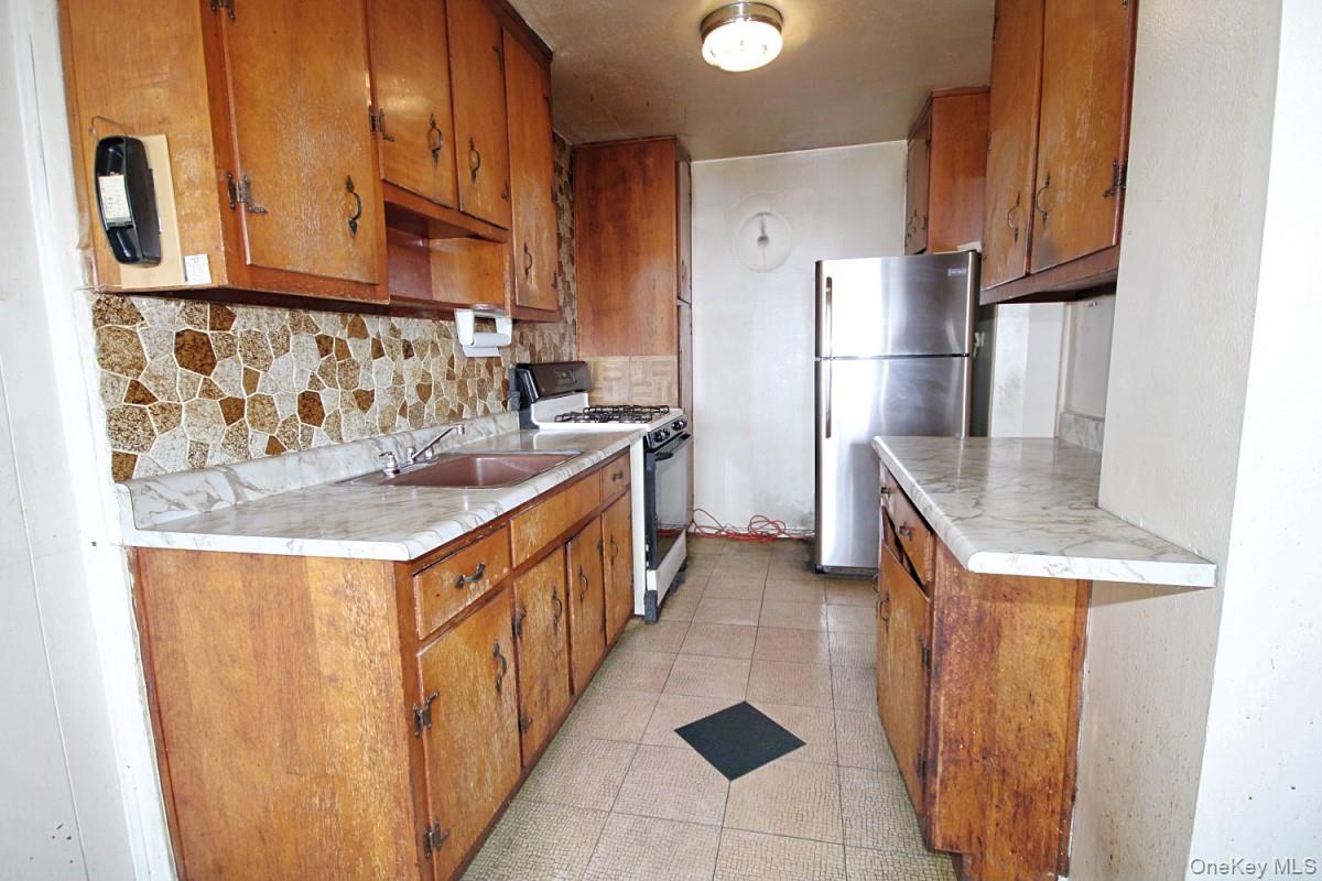 1935 Shore Parkway 15a Property Photo 5