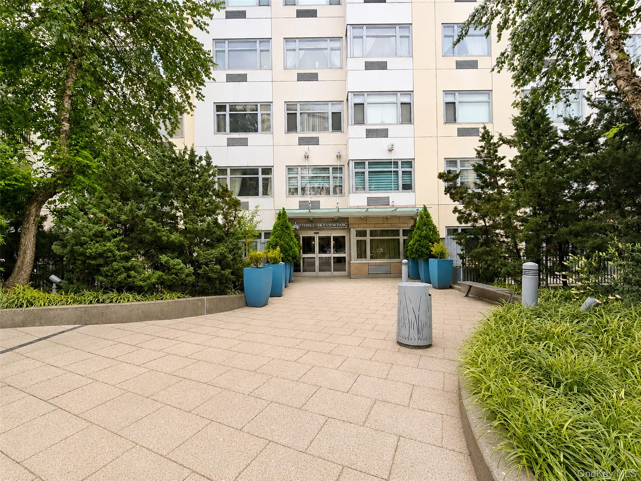 4022 College Point Boulevard 9p Property Photo 3