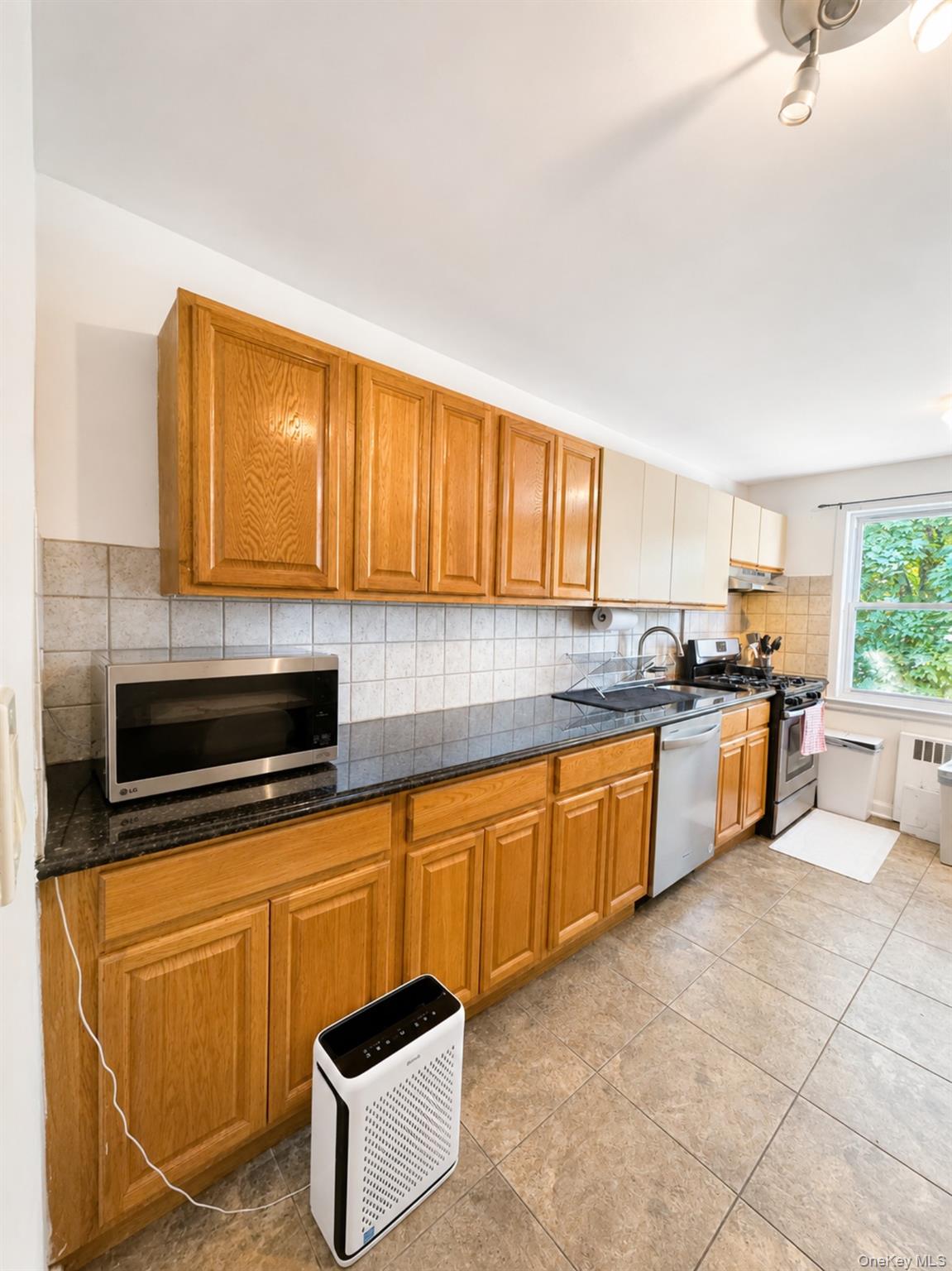 43 1/2 Carpenter Avenue D Property Photo 5