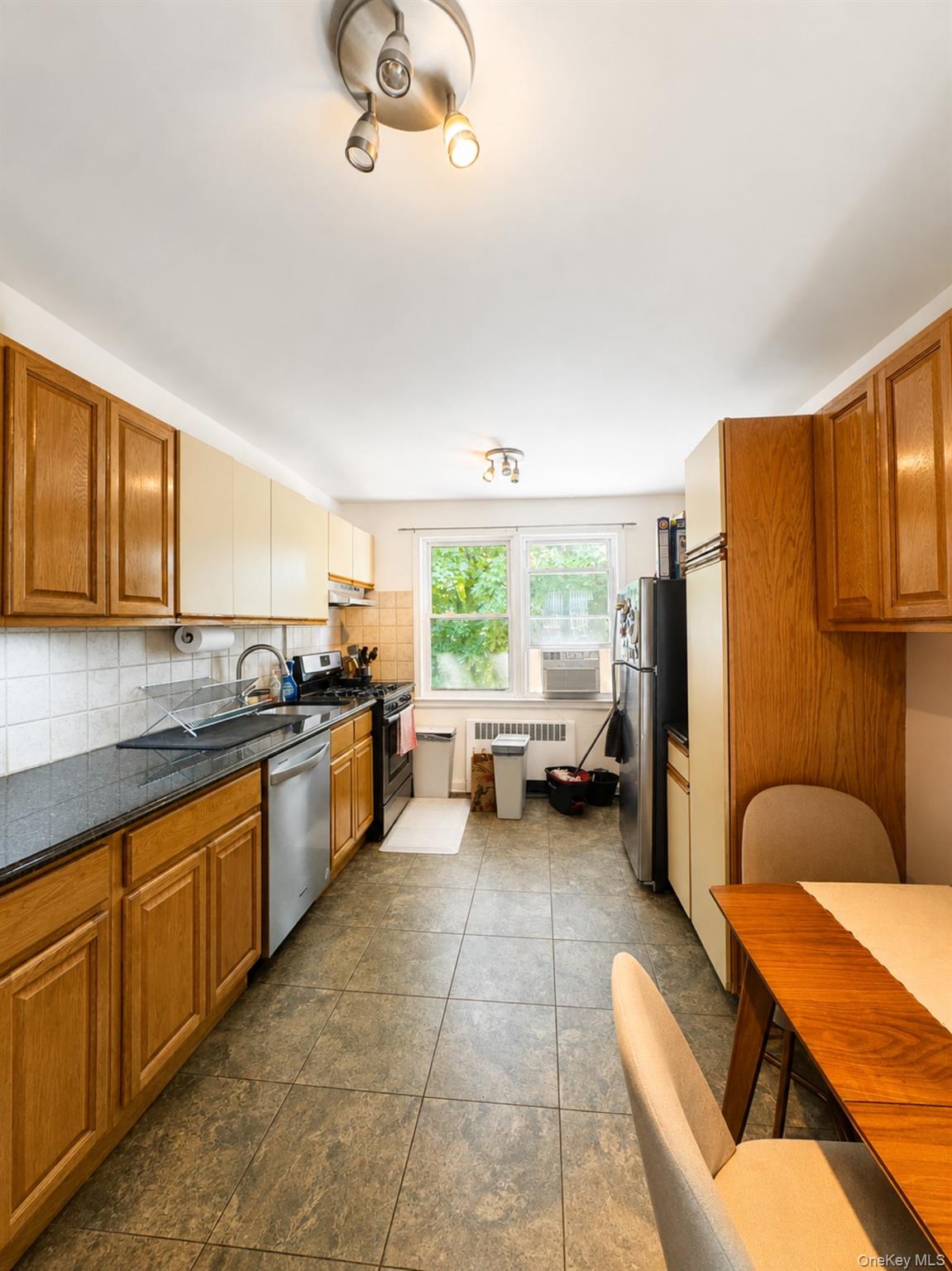 43 1/2 Carpenter Avenue D Property Photo 6