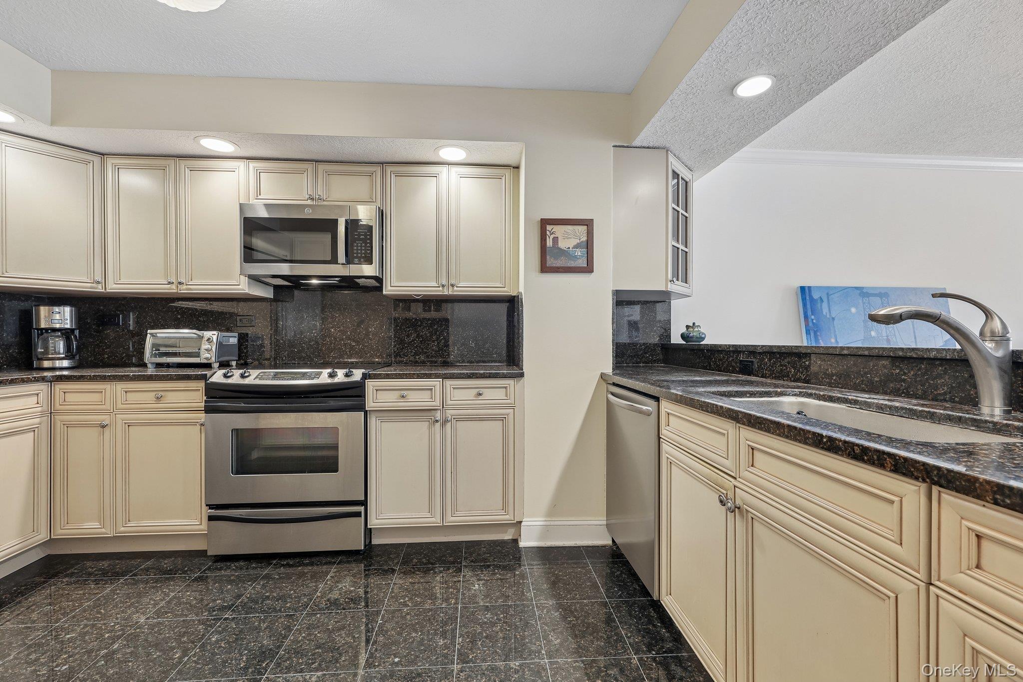 409 Harbor Cove #409 Property Photo 5