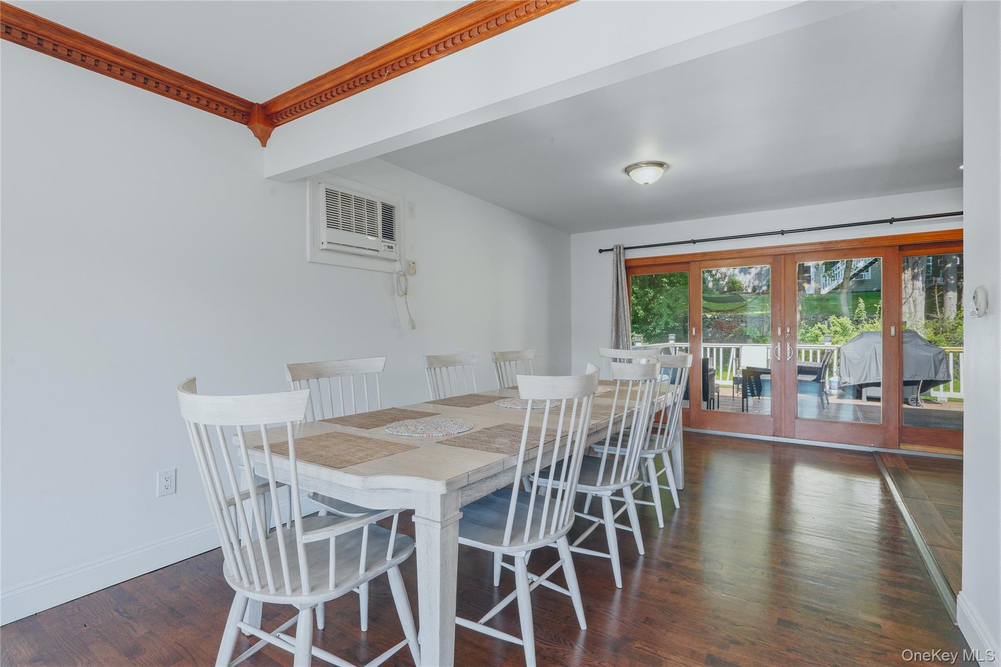 119 Scotchtown Avenue Property Photo 4