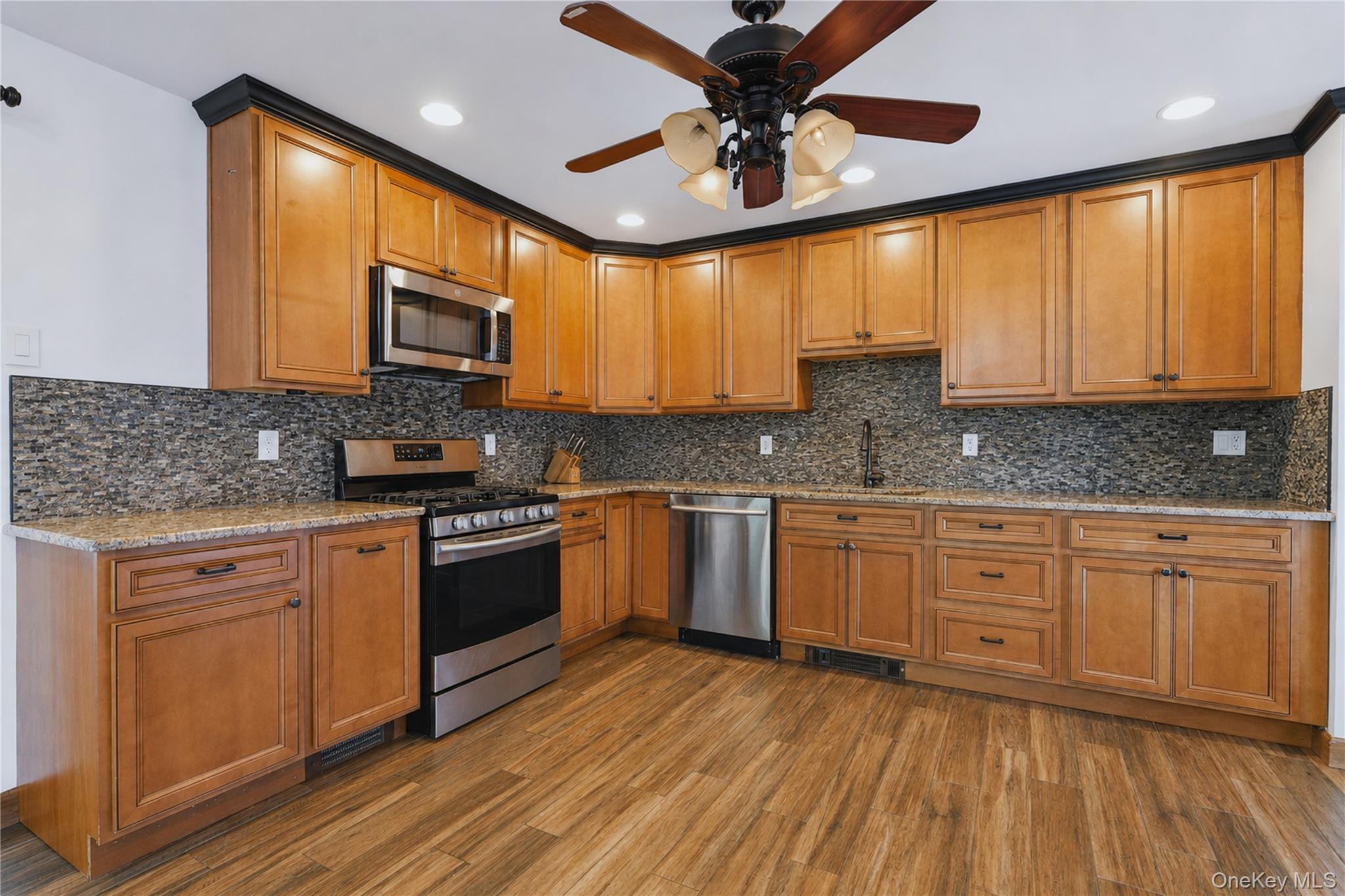 119 Scotchtown Avenue Property Photo 7