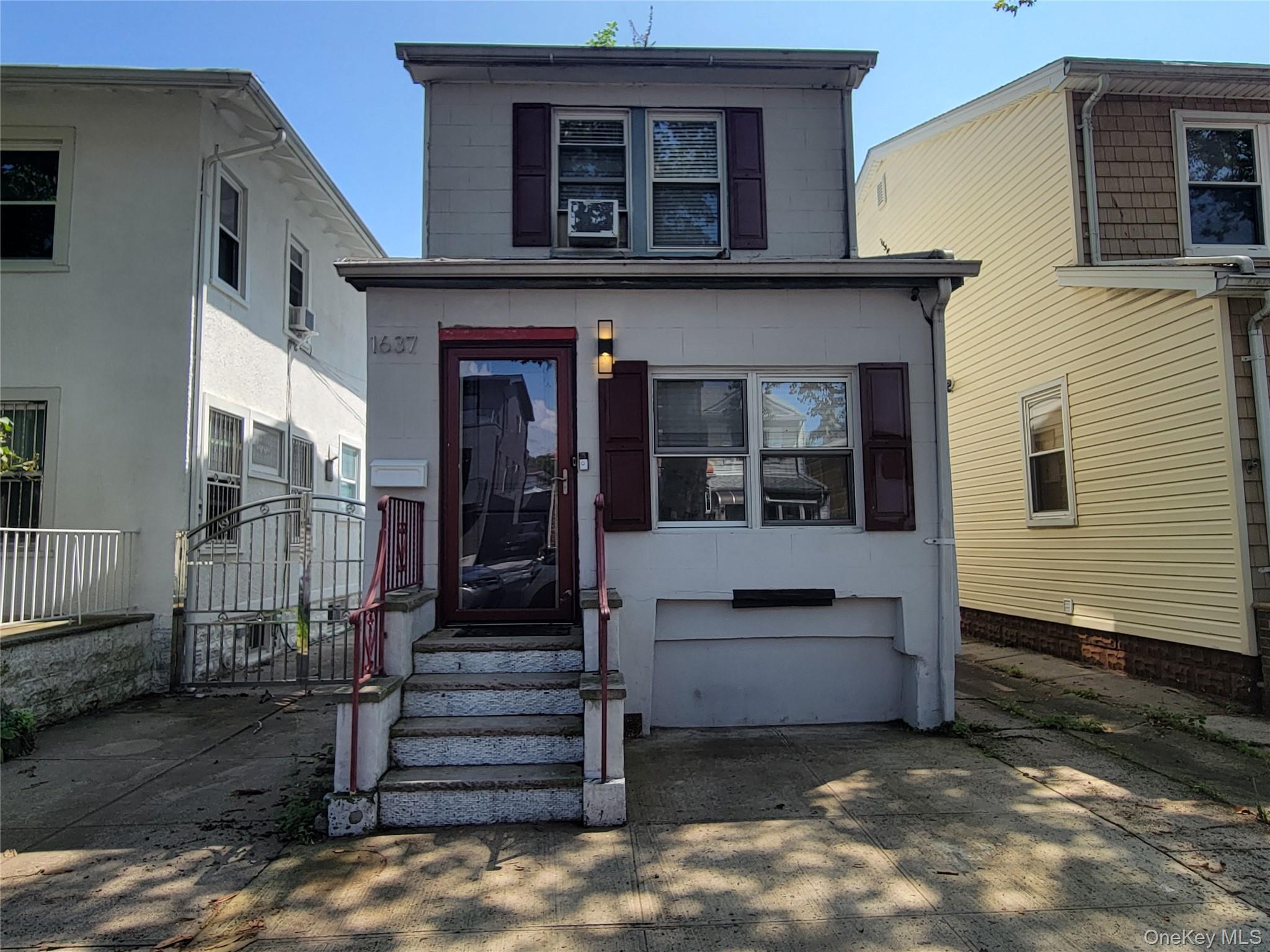 1637 W 2nd Street