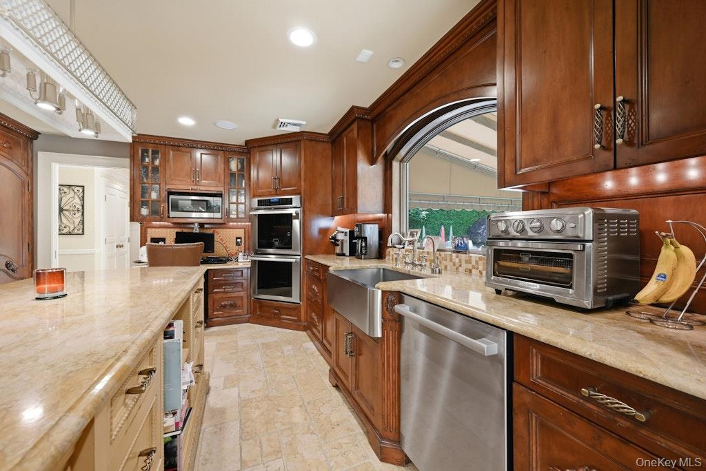 2 Kalb Court Property Photo 9