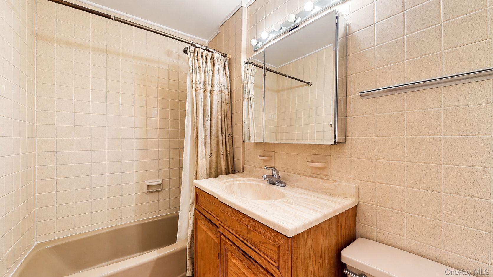 32-18 70th Street Property Photo 8