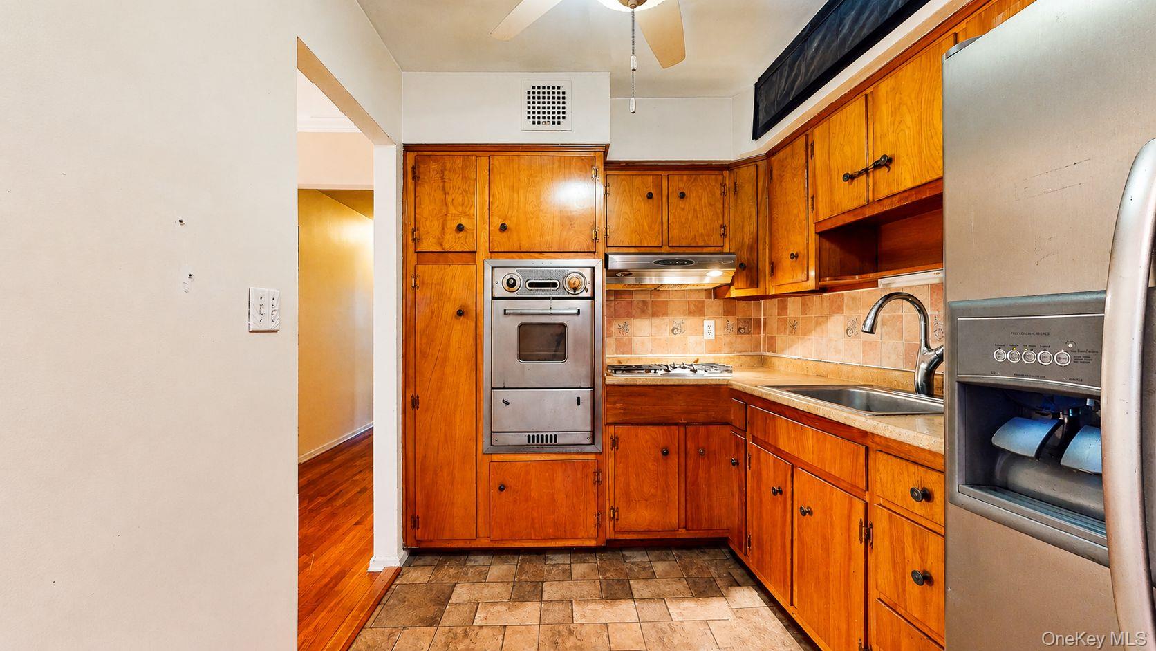 32-18 70th Street Property Photo 10