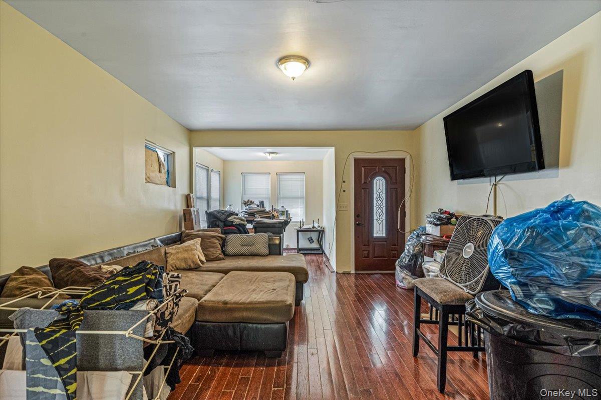 13904 Lakewood Avenue Property Photo 3