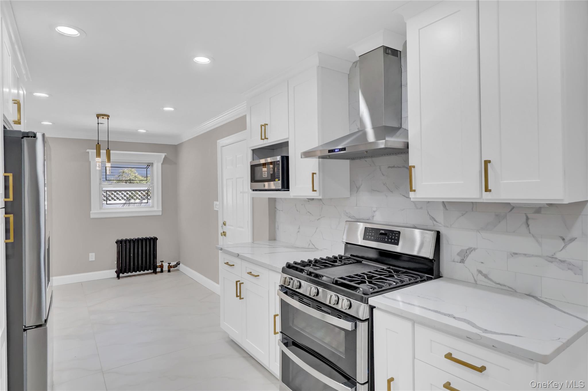 154 California Avenue Property Photo 4