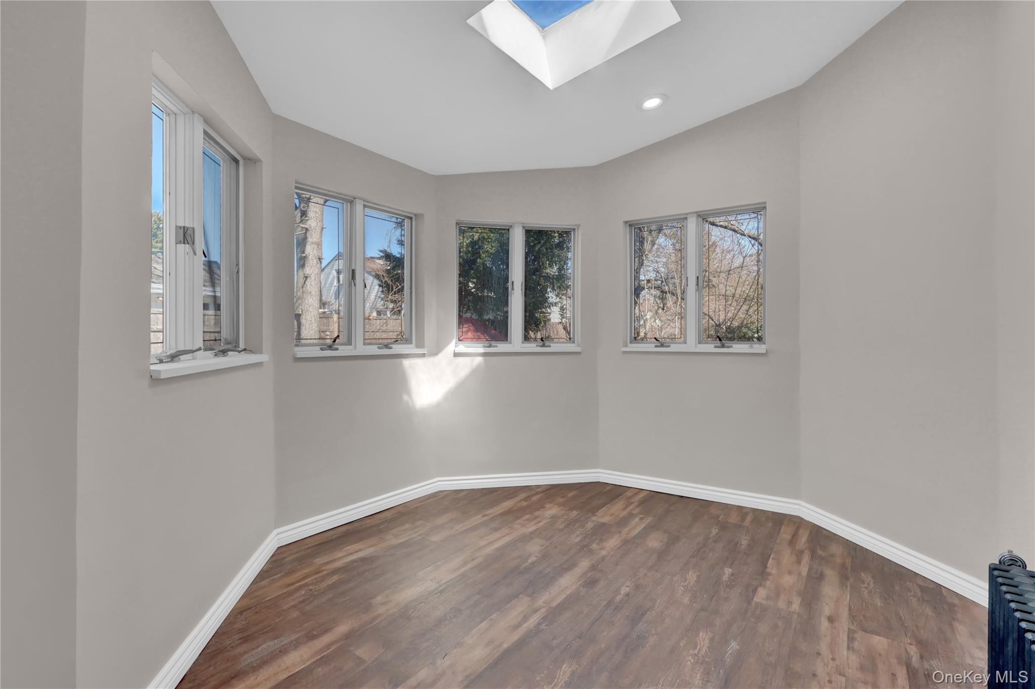 154 California Avenue Property Photo 12