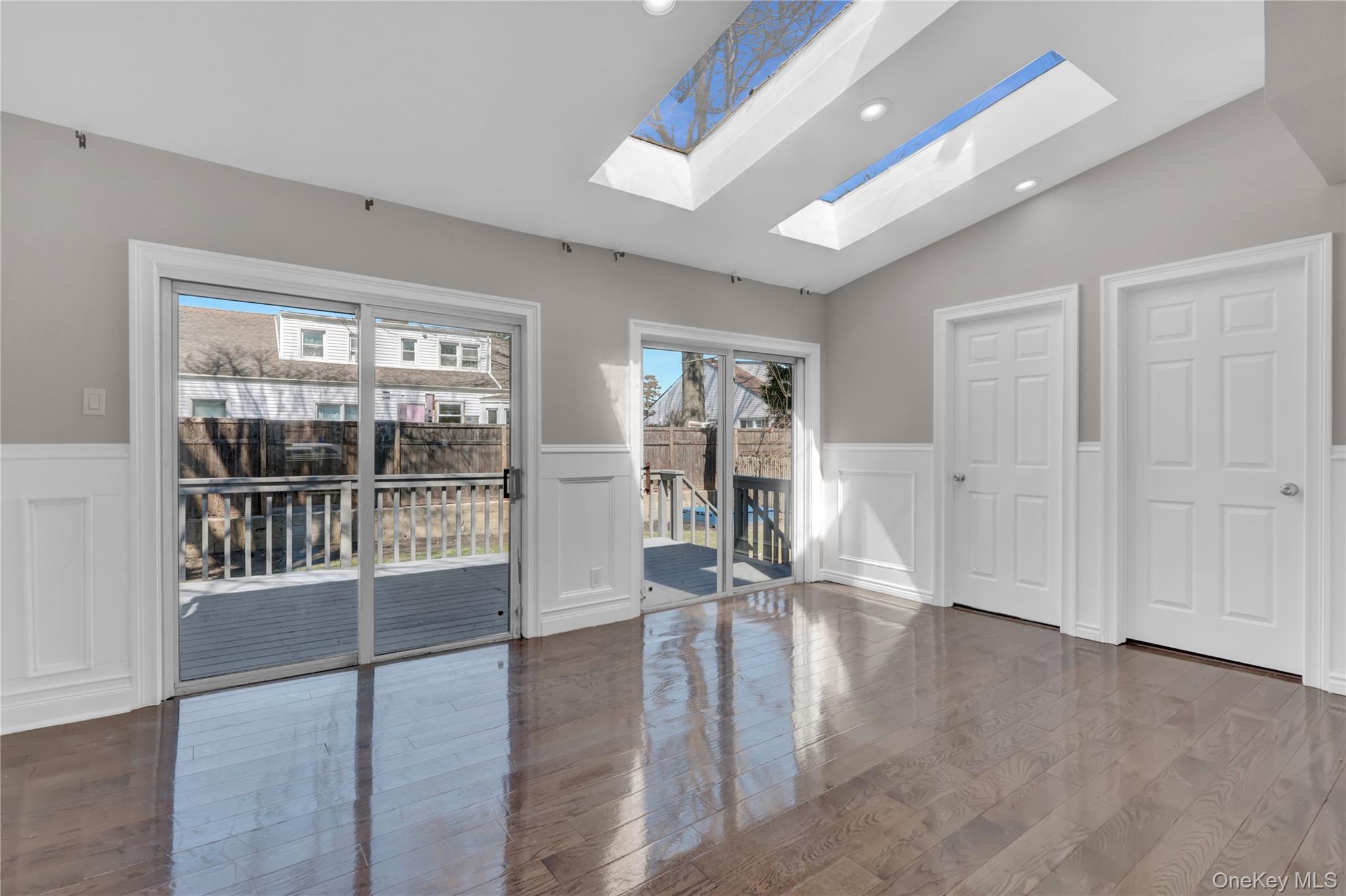 154 California Avenue Property Photo 20