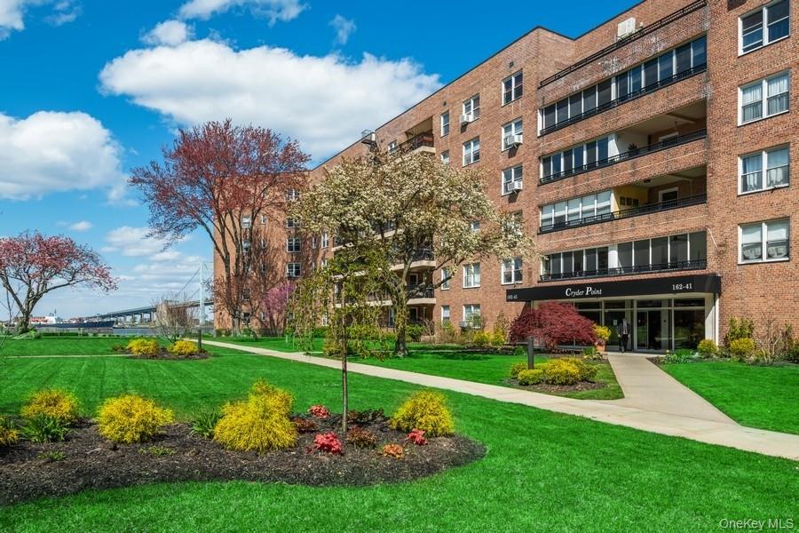 162-41 Powells Cove Boulevard 1g Property Photo 1