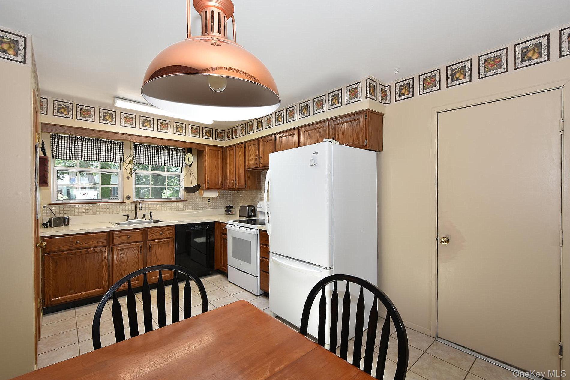 273 Deer Road Property Photo 4