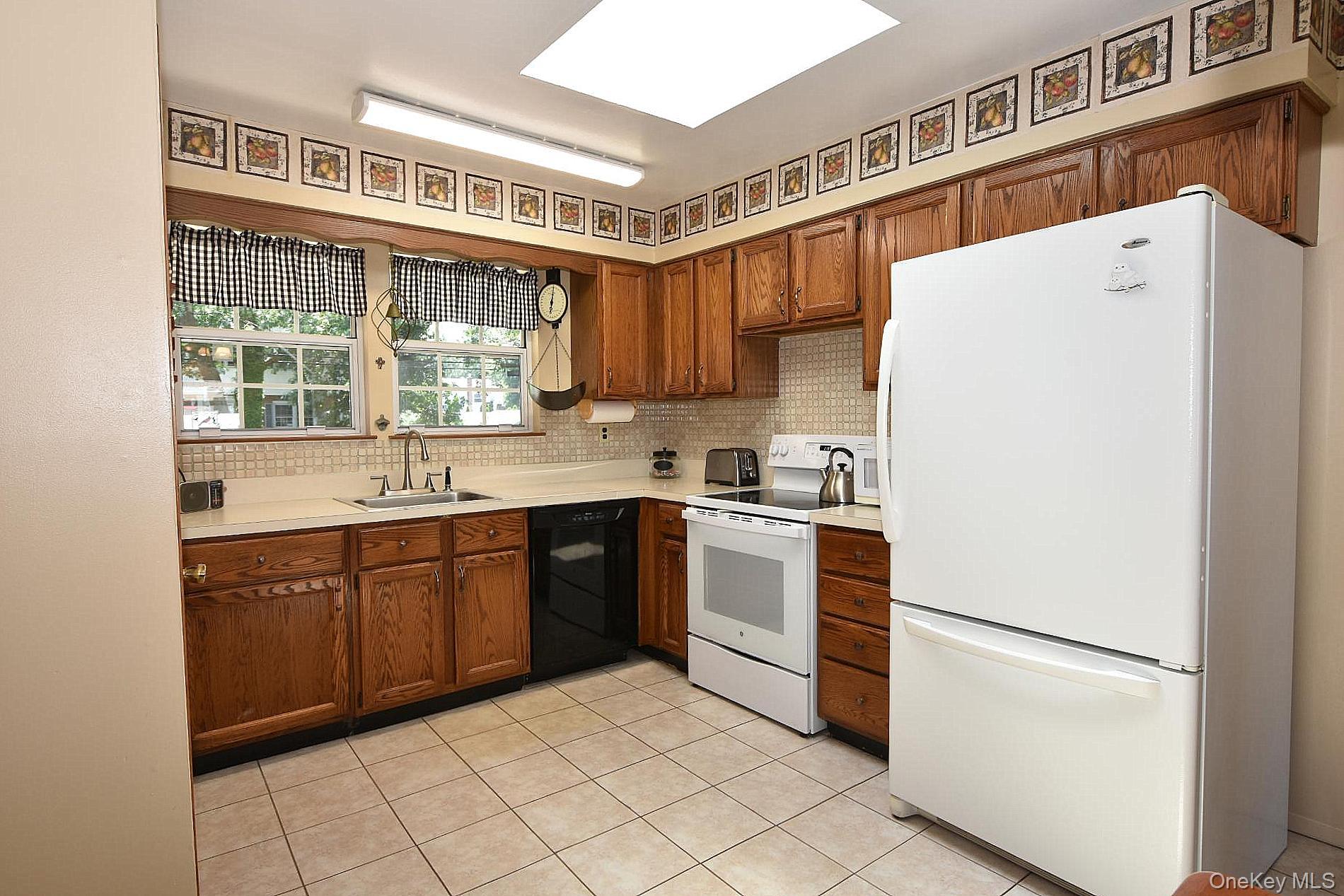 273 Deer Road Property Photo 5