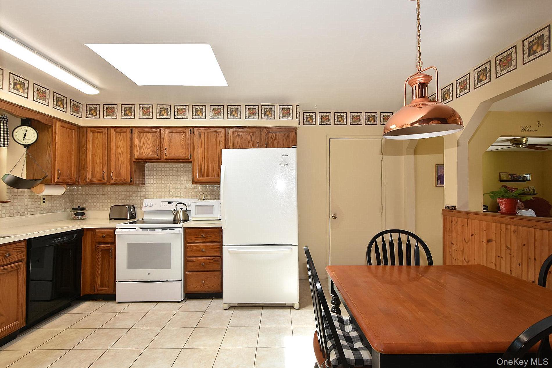 273 Deer Road Property Photo 6