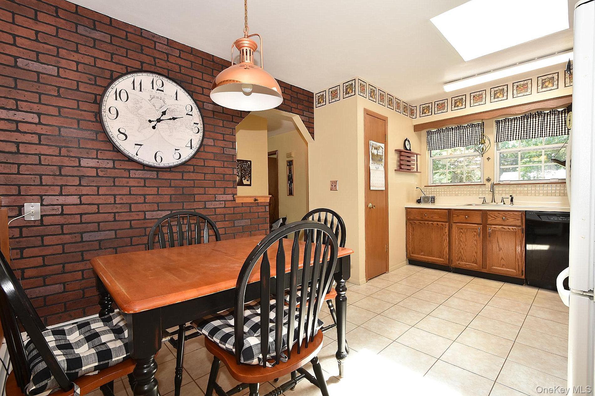 273 Deer Road Property Photo 7