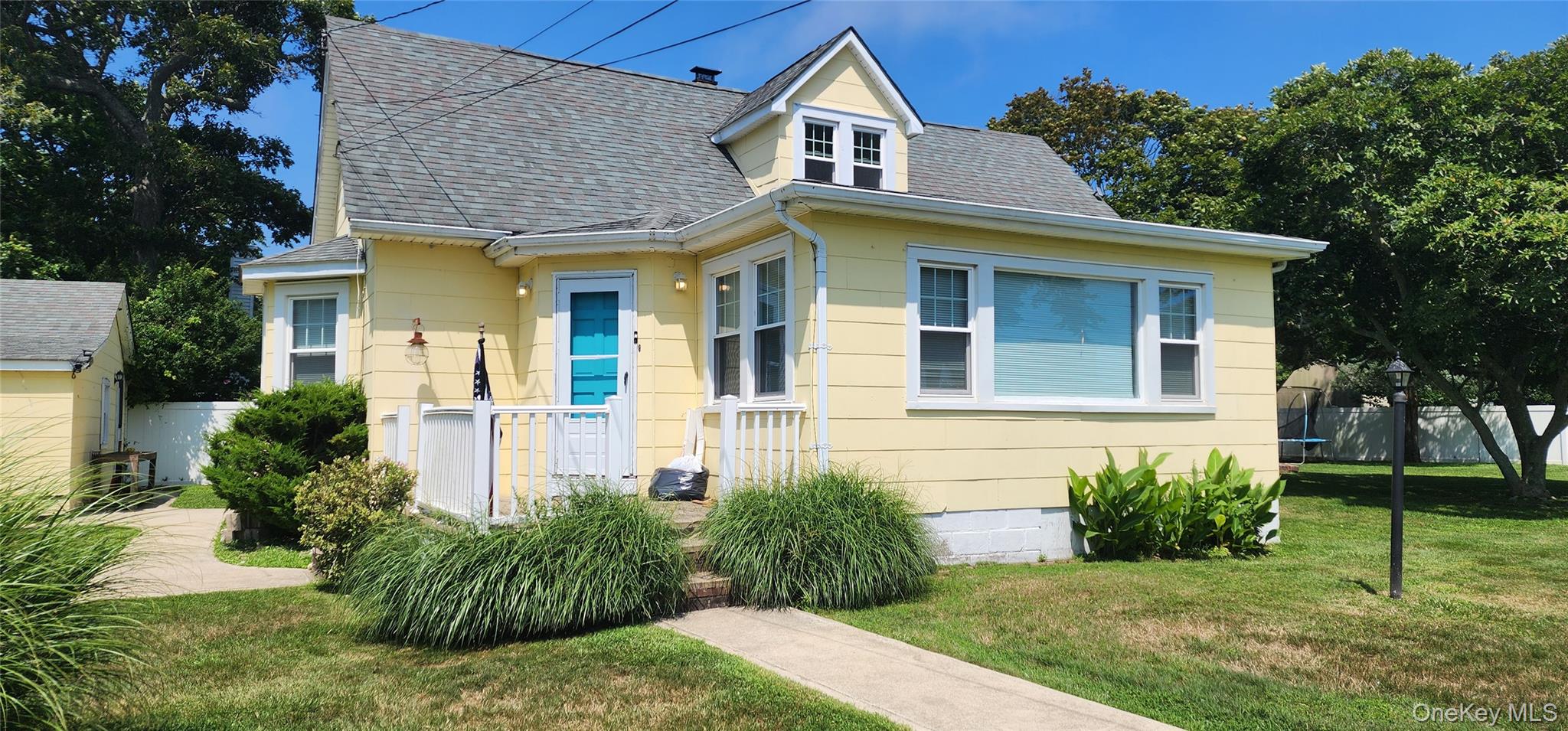 9 Babylon Road Property Photo 1