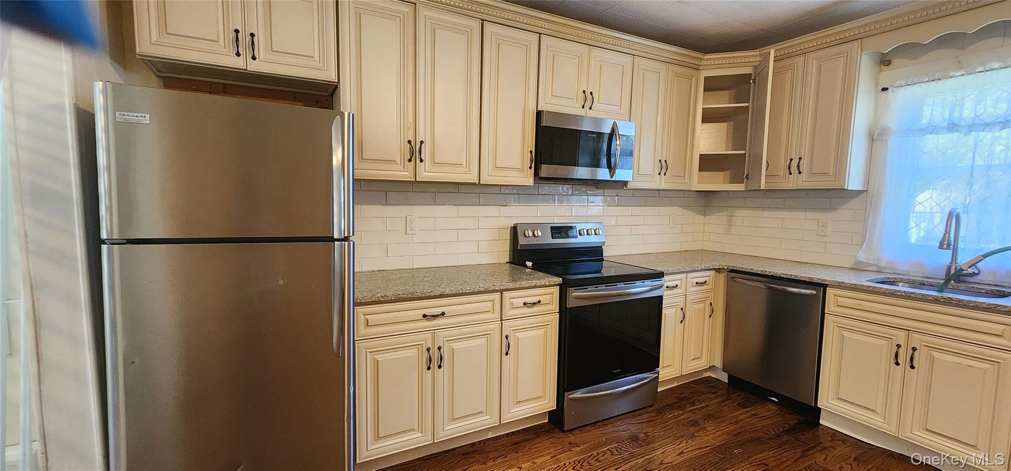 9 Babylon Road Property Photo 6